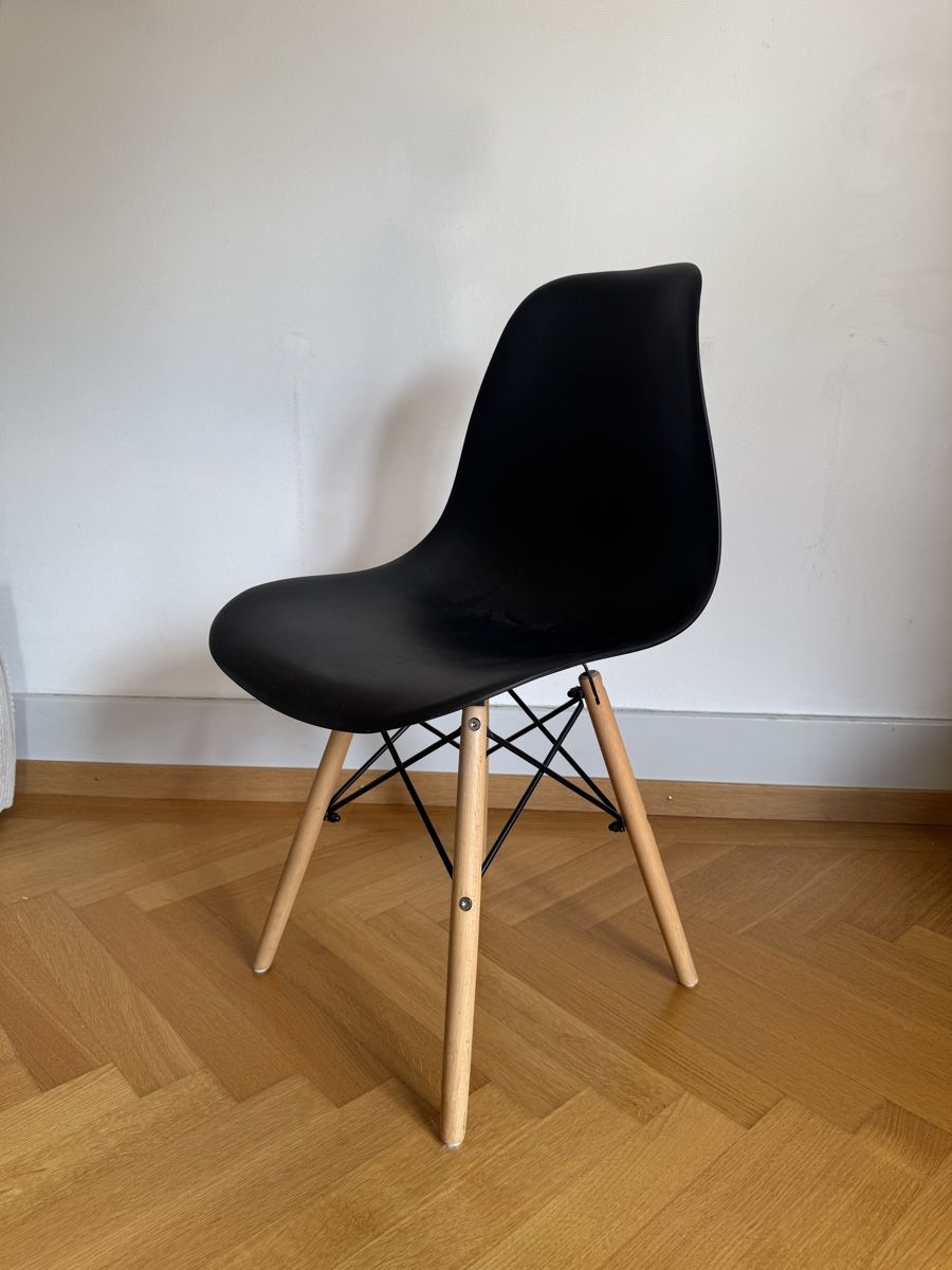 Sedie: Eames Design schwarz Holzbeine – Usato da Bern venduto da pat_9m6x