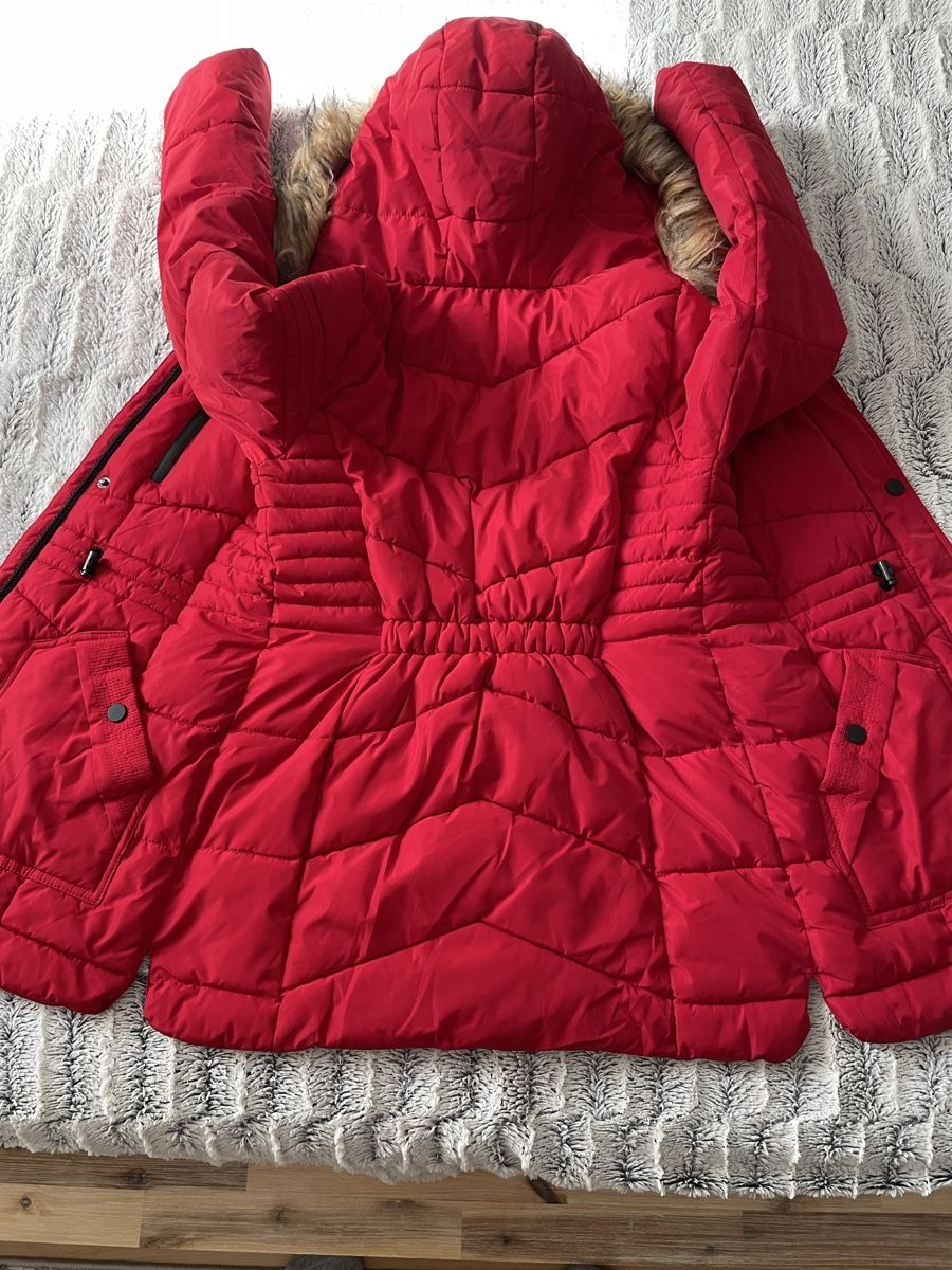 C&A Giacche & Cappotti: Warm roter Winterparka mit Kapuze   – Usato da Rothenburg venduto da keny79z5 2