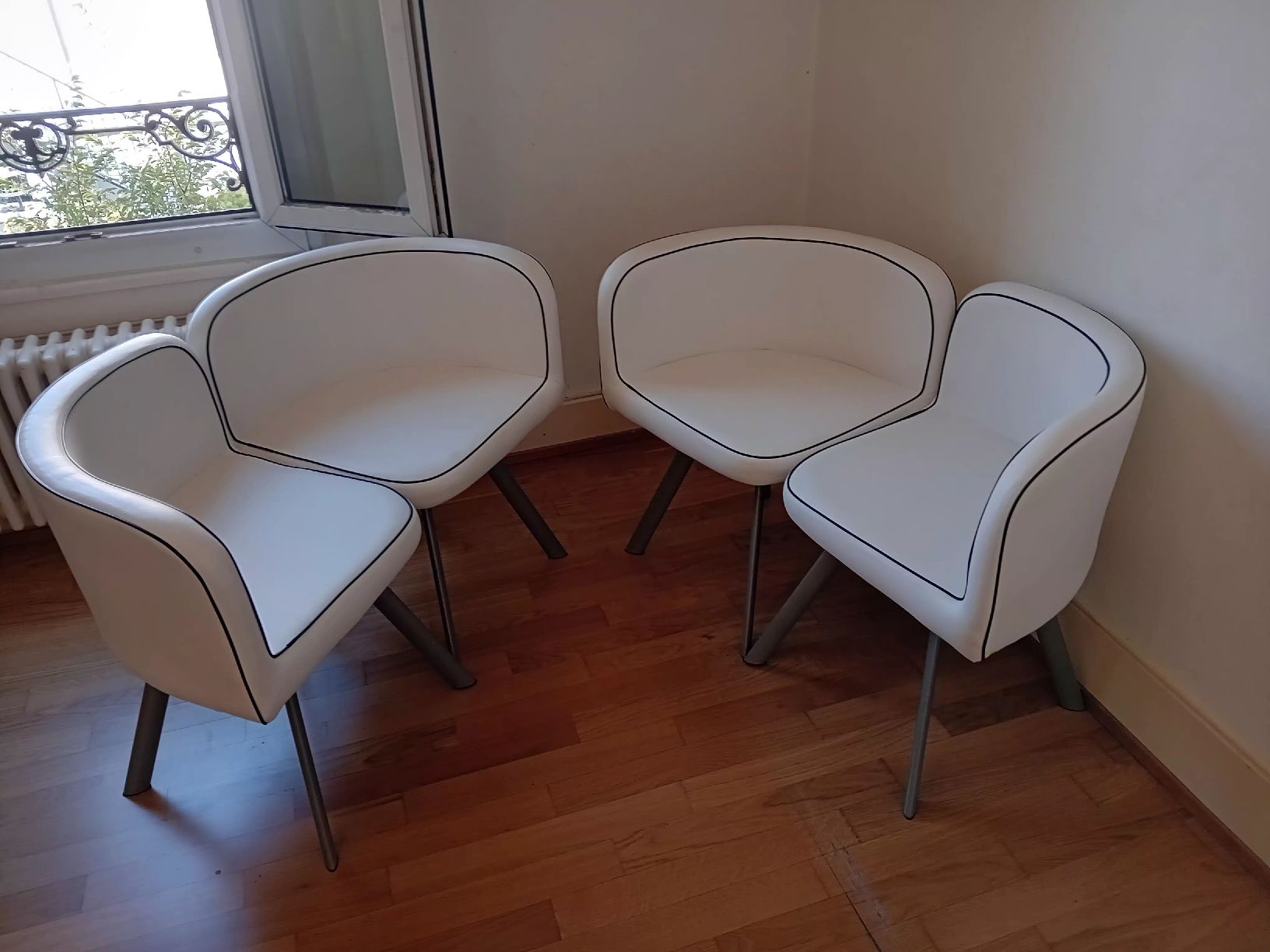 Conforama Sedie: 4 chaises  en cuir neuves – Nuovo e nell'imballaggio originale da Lausanne venduto da tal_8ntx 1