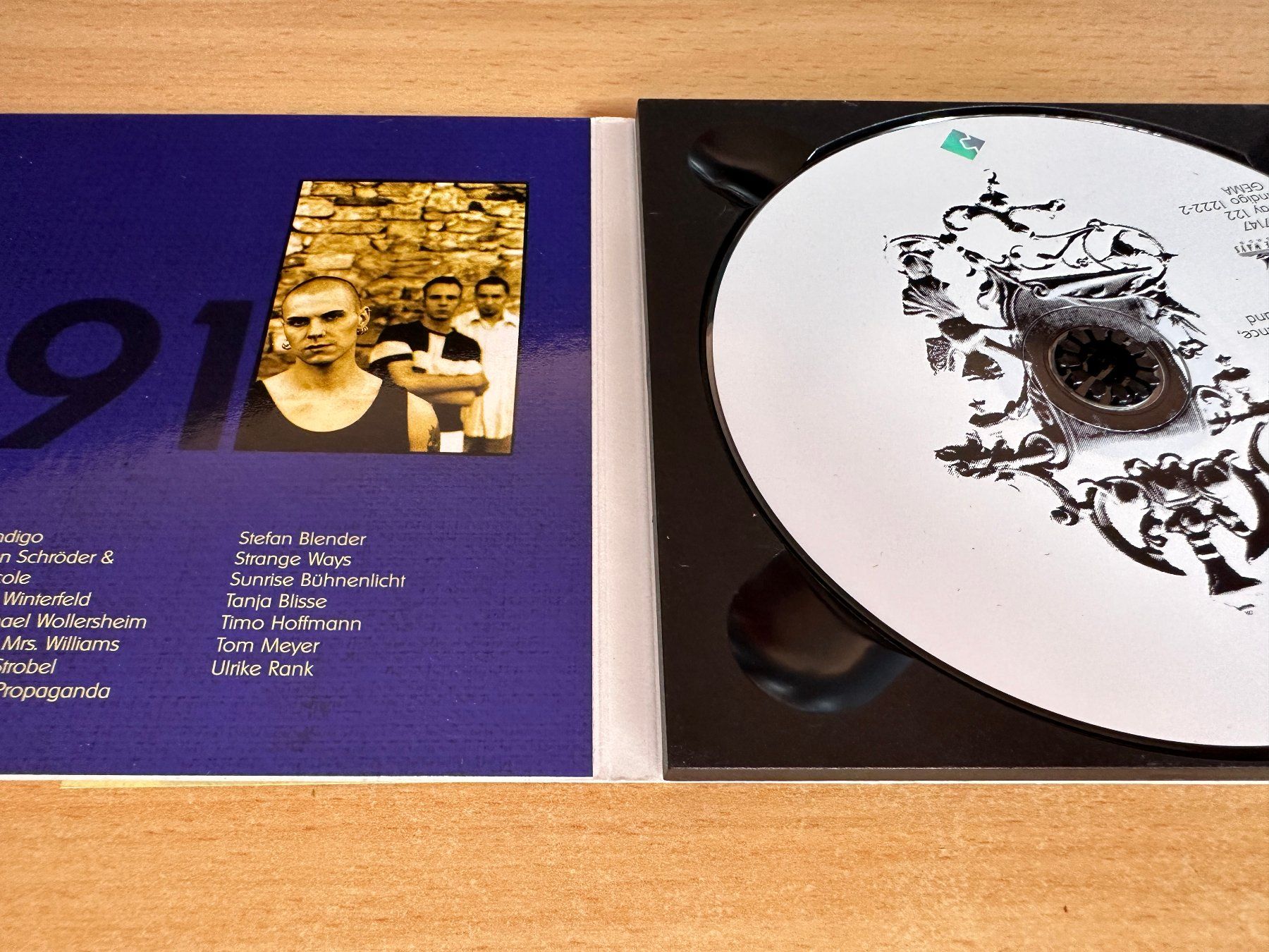 CD: De/Vision – Antiquity – Usato da Rikon im Tösstal venduto da Alpenmutz 2