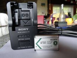 SONY Akku-Ladegerät für X & G  Akkus