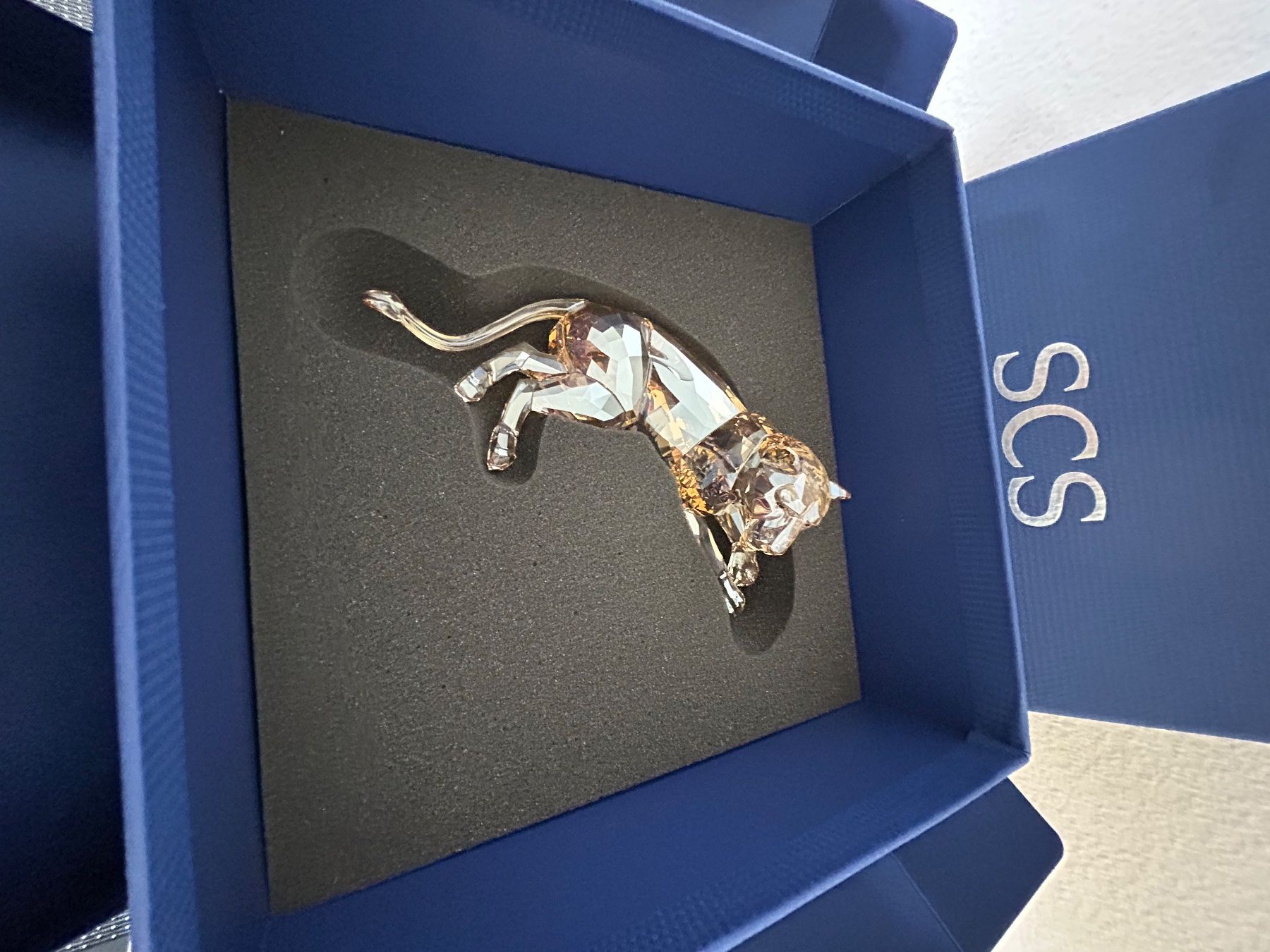 Swarovski Statuette: SWAROVSKI  Sammlung Auflösung  LÖWENMUTTER  2016 – Nuovo (secondo la descrizione) da Olten venduto da Pablo7 2