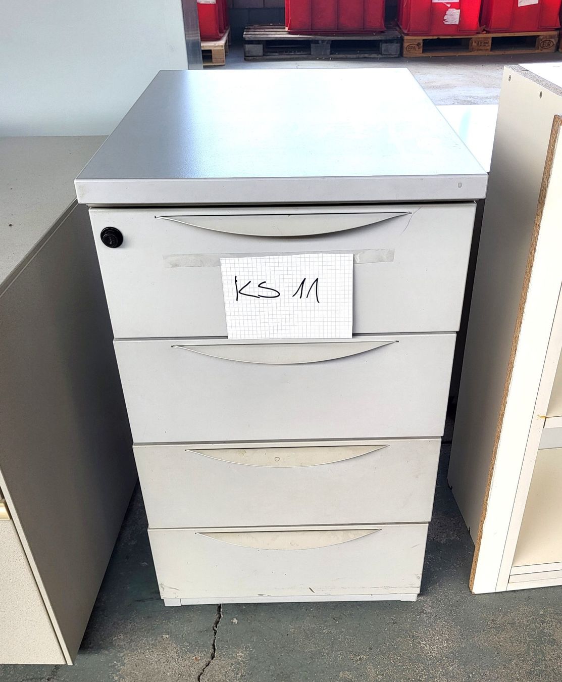 Contenitori edile: Büro-Standcontainer/ 4 Schubladen – Usato da Diessenhofen venduto da Osio