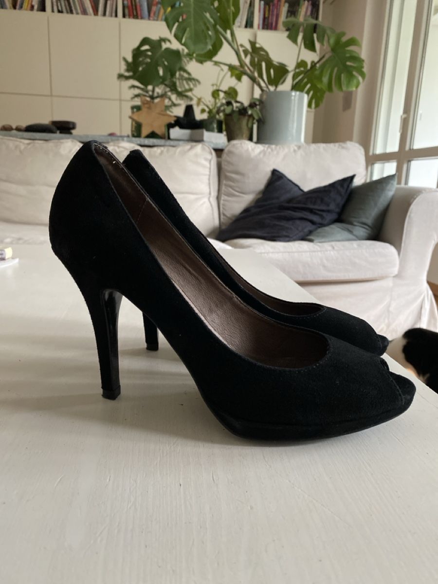 Damenschuhe: Schwarze Wildleder Peeptoe High Heels Gr. 39 – Gebraucht aus Winterthur von san_9m2f 1