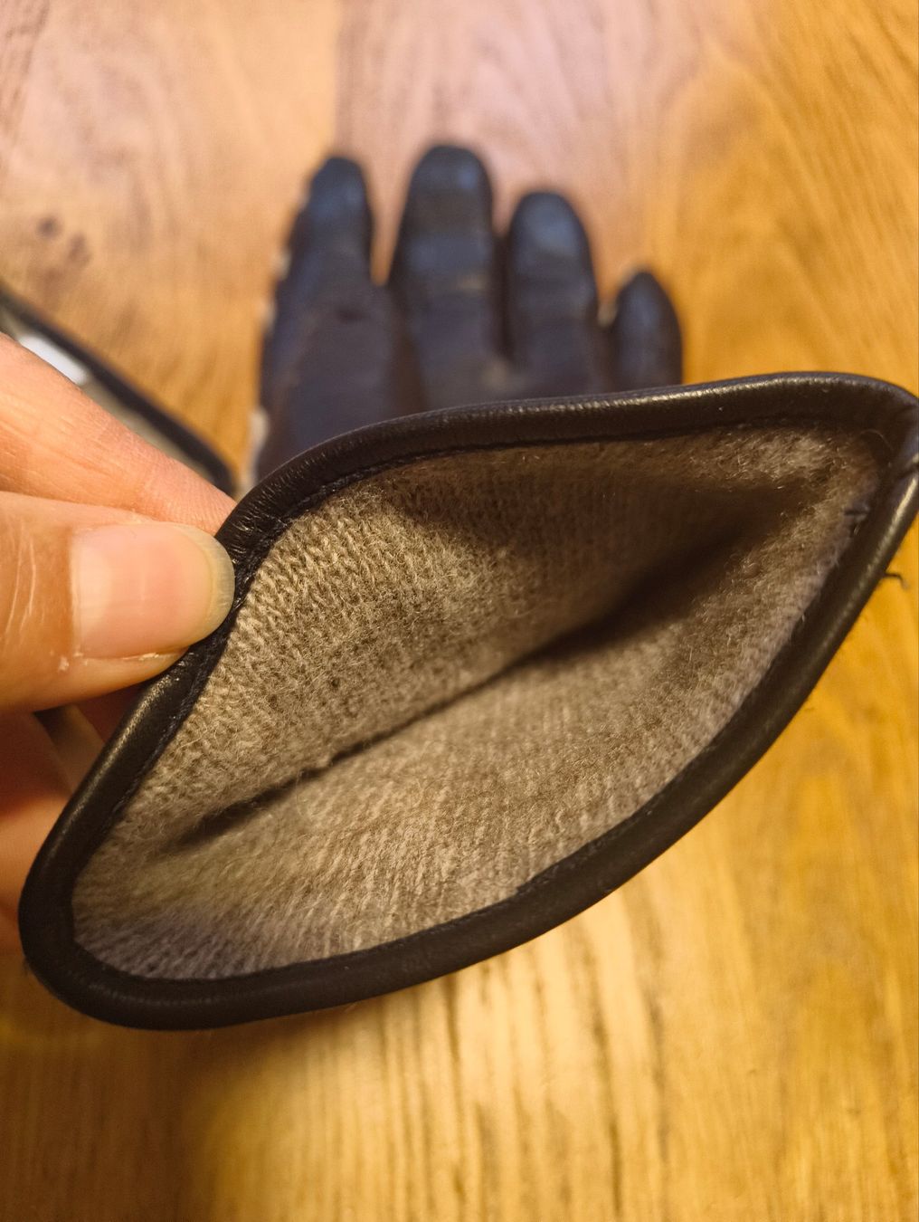 Guanti & manicotti: Beaux gants en cuir – Usato da Monthey venduto da maf_6mxz 3