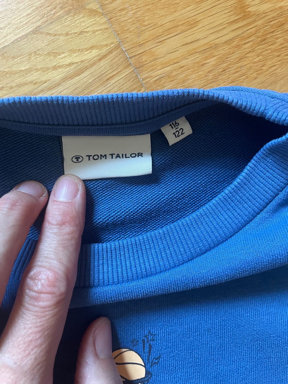 Tom Tailor Pullover & Sweatshirts: Tom Tailor Sweatshirt Pullover blau Basketball 116 – Gebraucht aus Clarens von Lois86 1