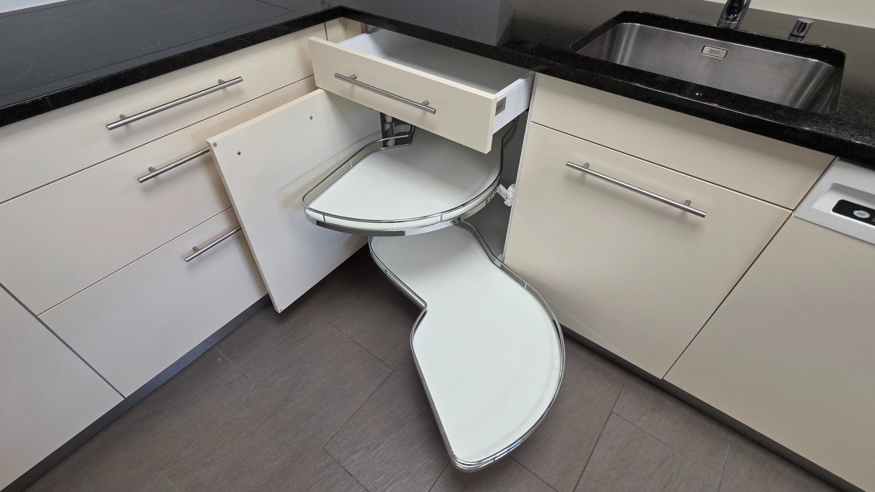 Cucine complete: Einbauküche mit Granitabdeckung – Induktion – Usato da Zollbrück venduto da Zolki 8
