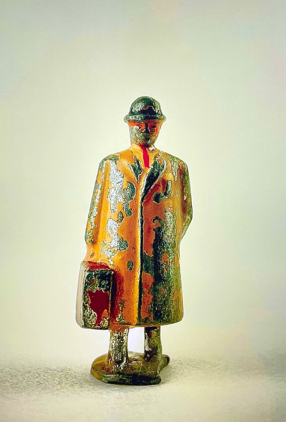 Foto & Immagini: Poster print - man with suitcase – Nuovo (secondo la descrizione) da Genthod venduto da lightyear63
