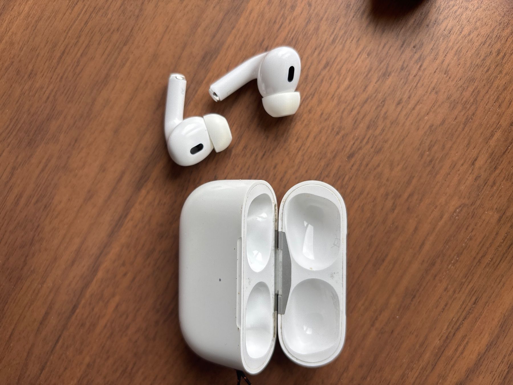 Apple Kopfhörer: AirPods Pro 2 ab 1 CHF – Defekt aus Winterthur von madoom 2