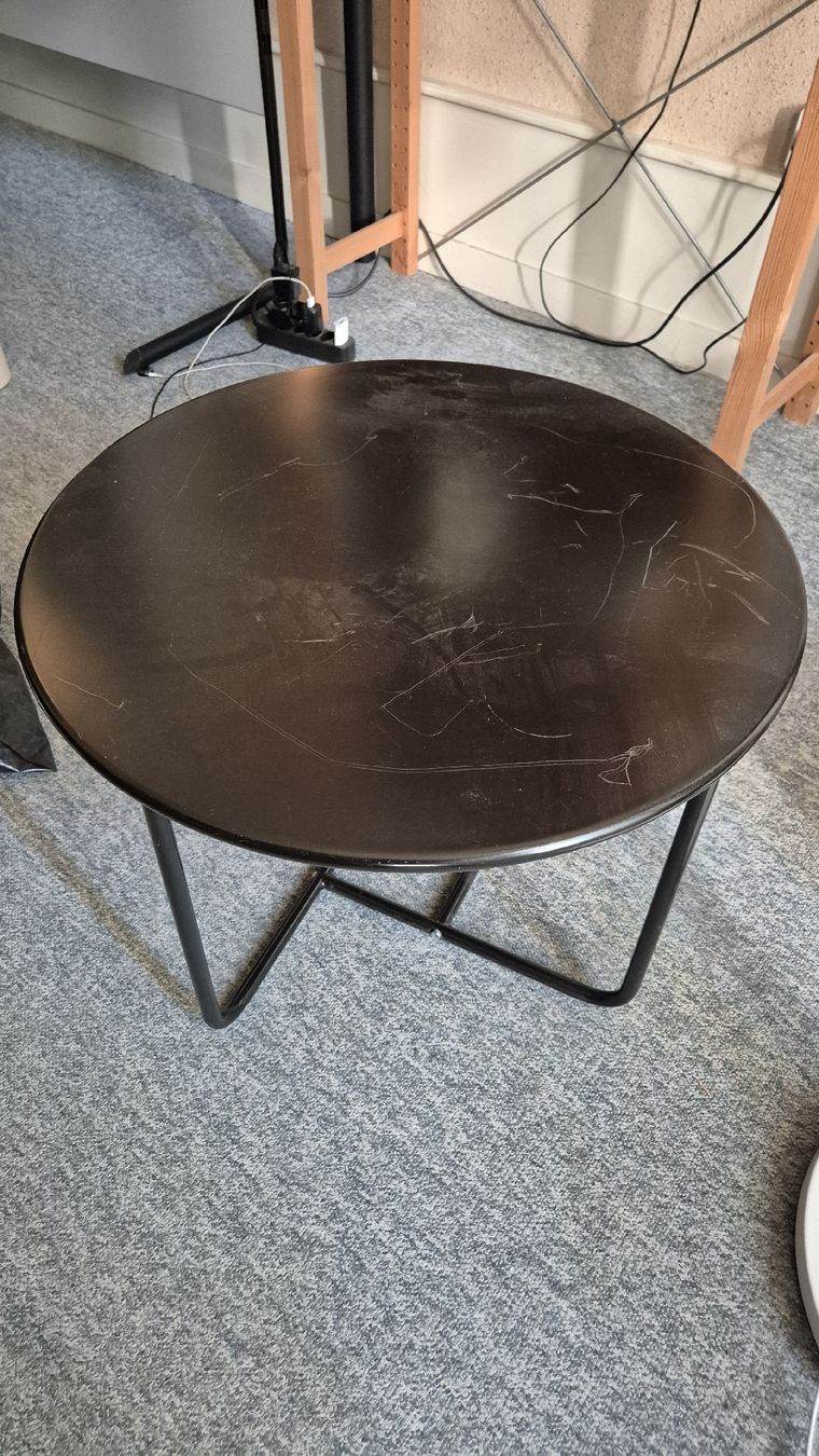 Tavoli: Table basse à remettre gratuitement sur Genève – Usato da Genève venduto da dererumvalore