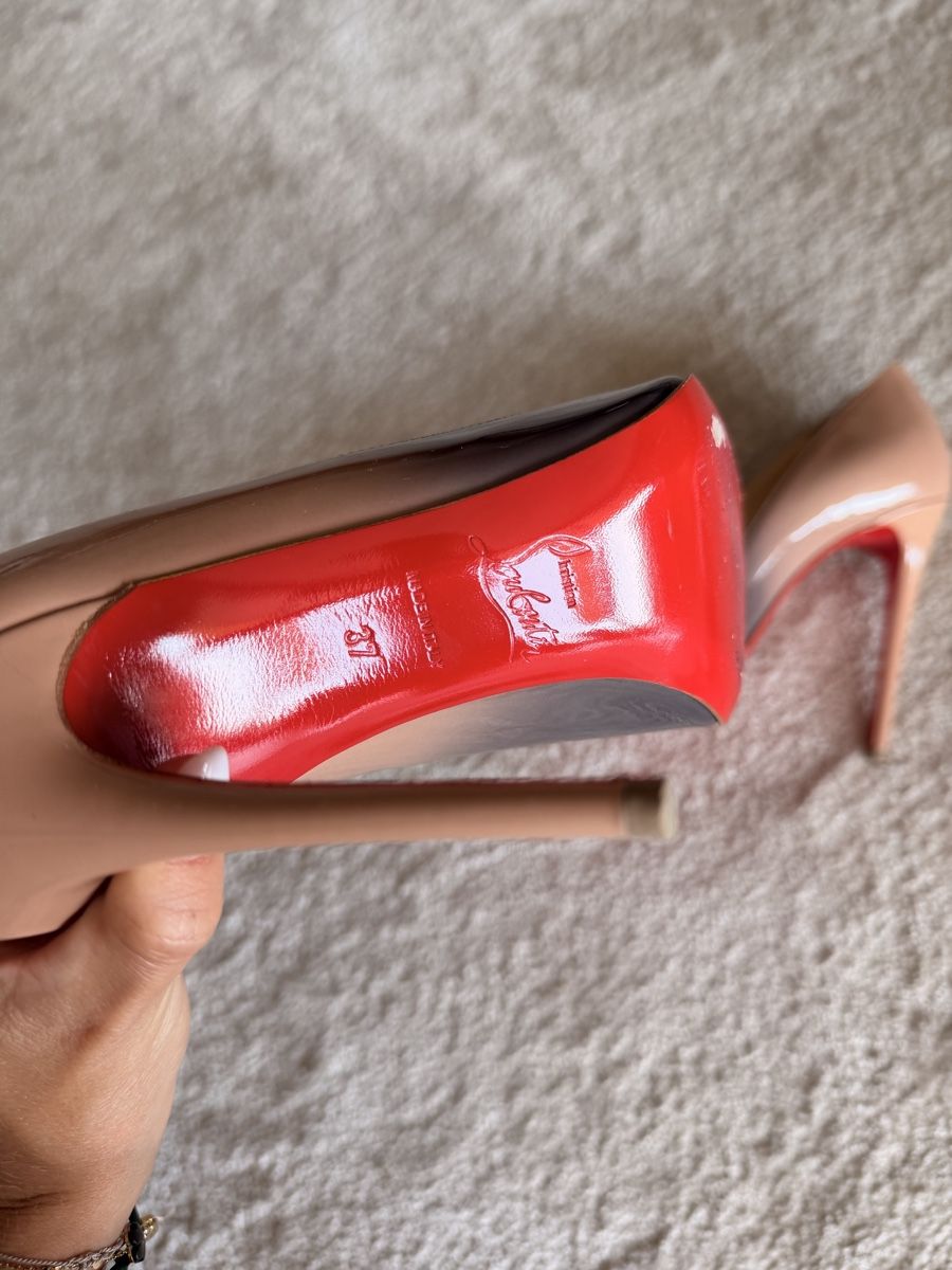 Christian Louboutin Scarpe da donna: Louboutin 37, 10cm beige/ noir – Nuovo (secondo la descrizione) da La Croix (Lutry) venduto da secondhandZara 1