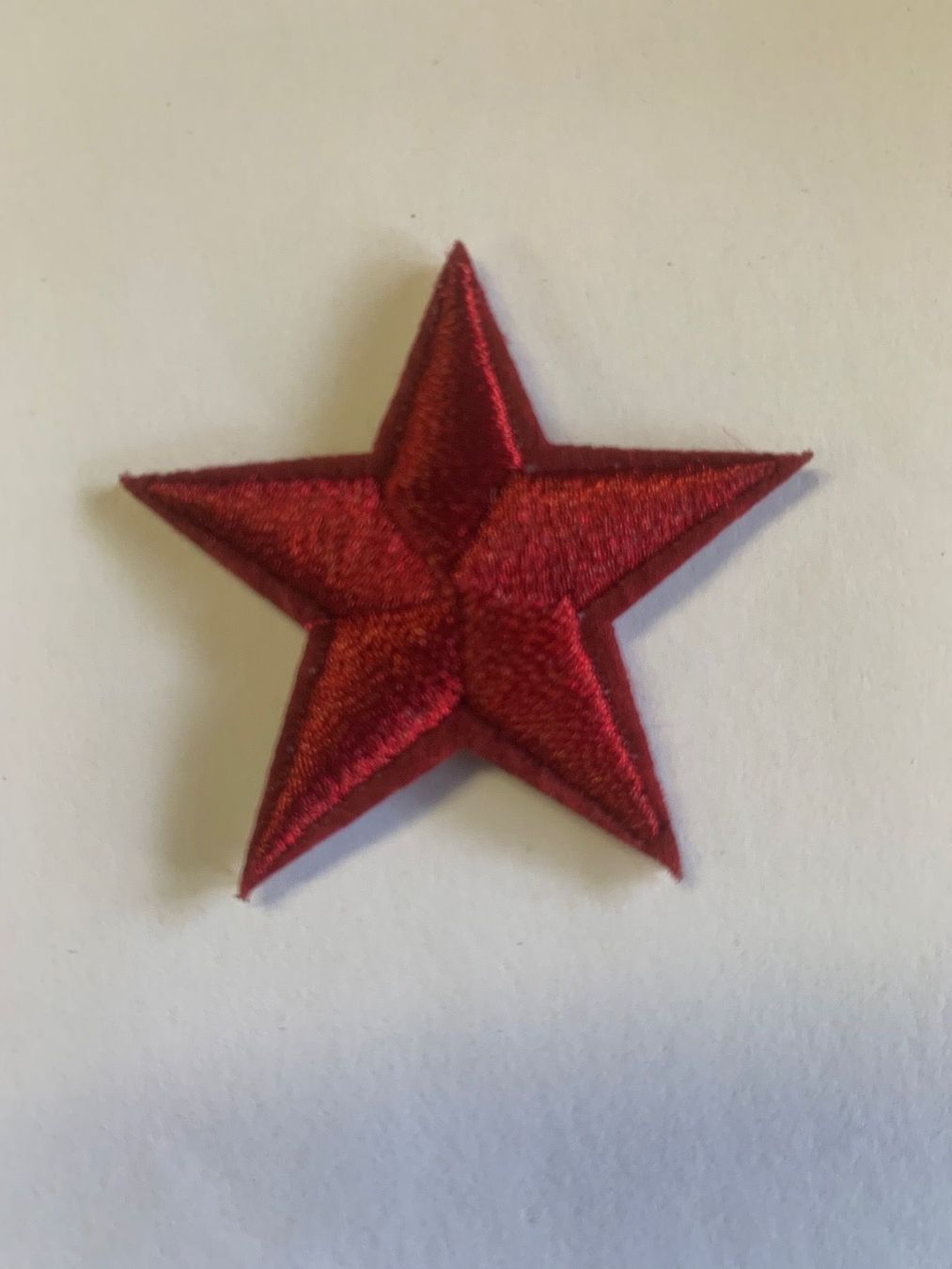 Patches: Stern Weinrot Badge / Aufnäher – Neu und originalverpackt aus Ostermundigen von Mcone