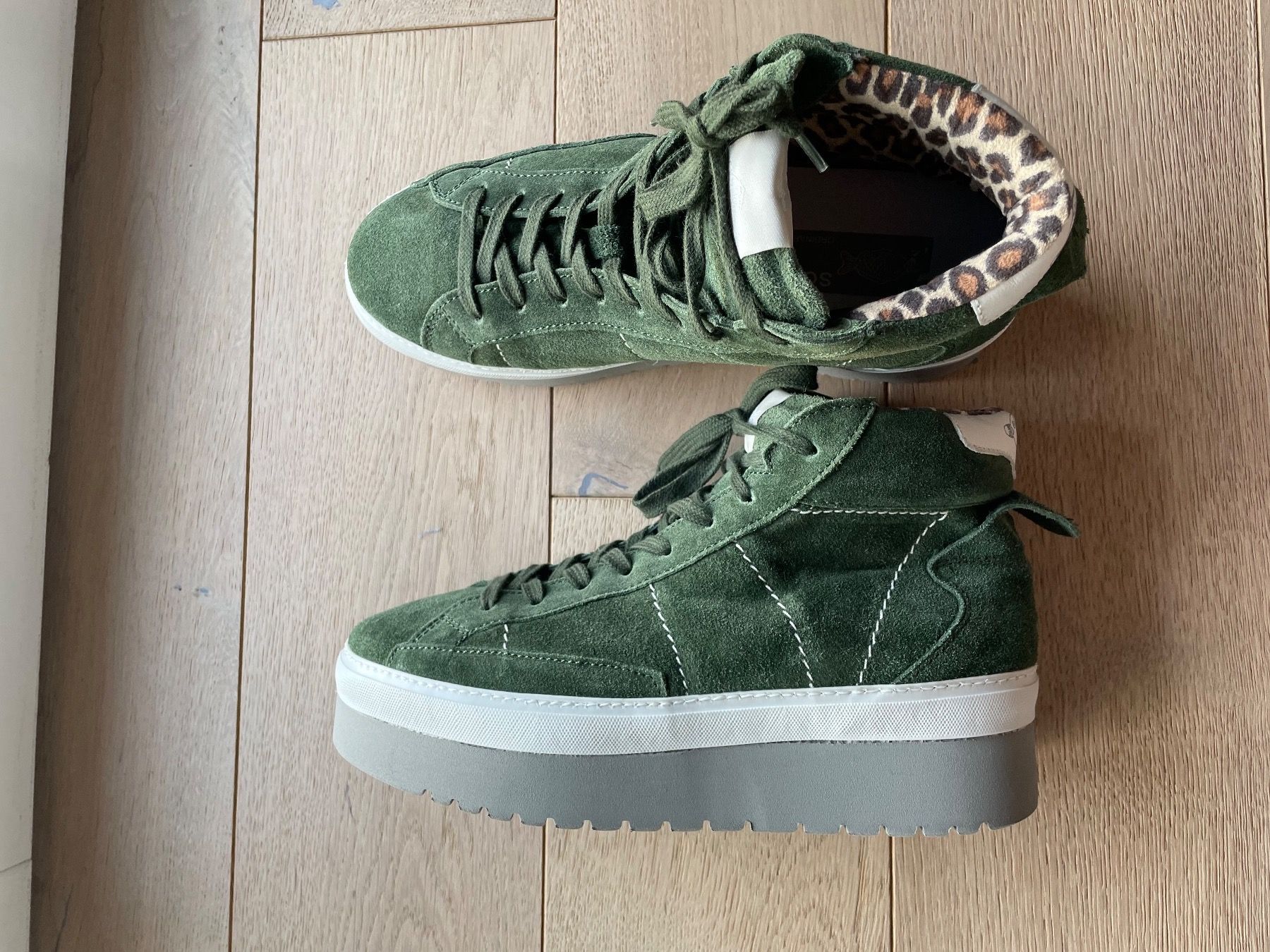 Scarpe da donna: Suede sneakers SOYA FISH, EUR 39.5 – Nuovo (secondo la descrizione) da Zug venduto da Nat.yushkevich