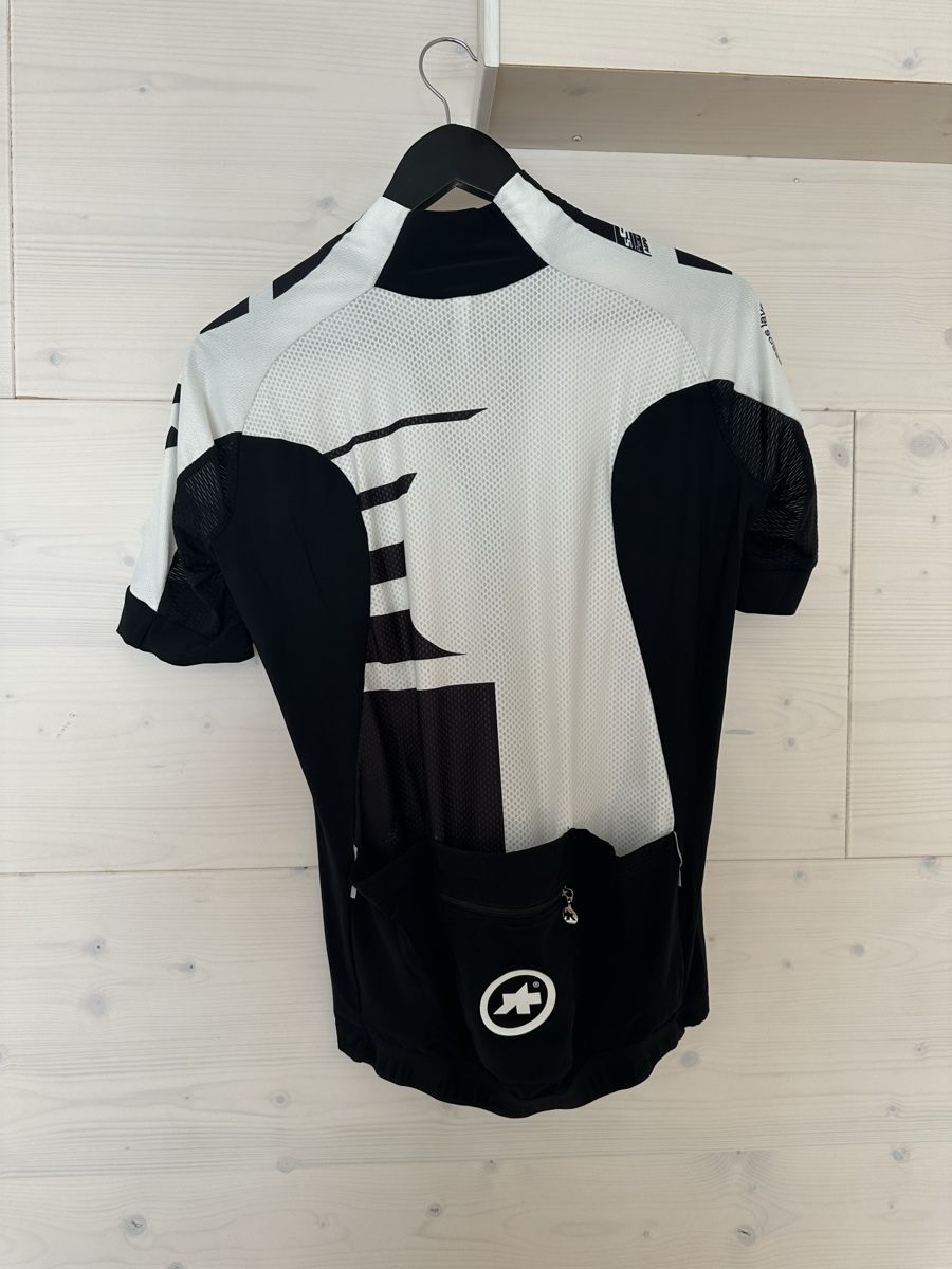 Assos Canottiere & Pantaloni: Maillot de cyclisme Assos Cento été, taille M, noir/blanc – Usato da Lugnorre venduto da Steph_4 1
