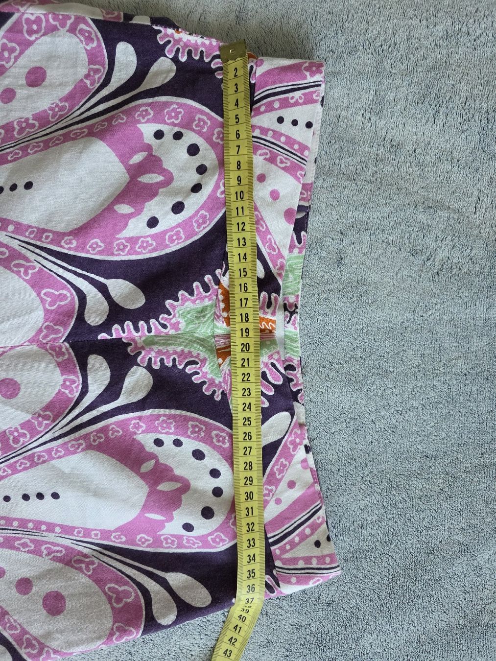 Zara Pantaloni: Zara Hose mit Muster, Grösse M – Usato da St Gallen venduto da vir_5kgt 6