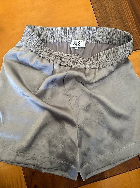 Pantalons: Elegante Shorts  – D'occasion à Luzern par HeleneXX 1