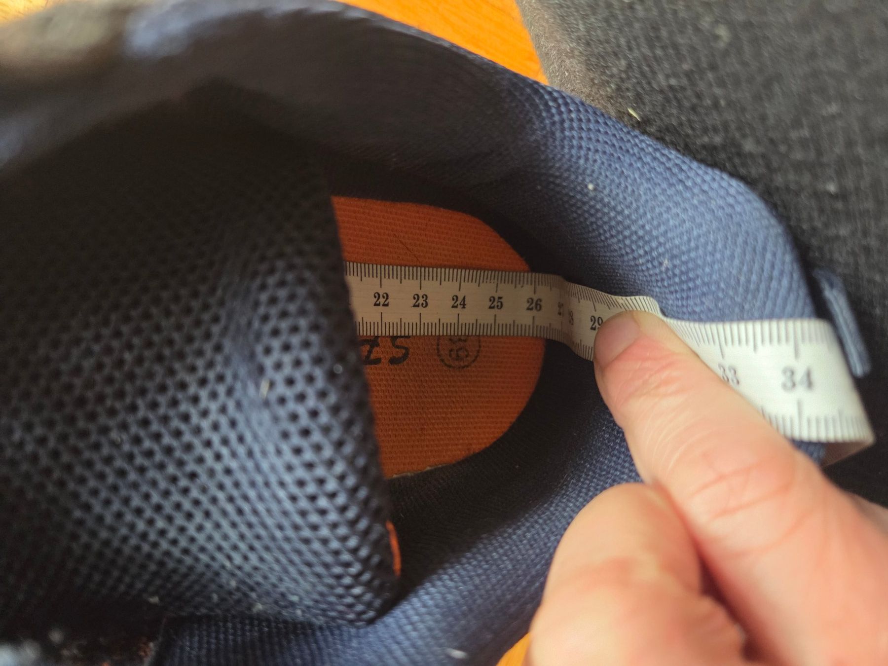 Scarpe da uomo: Indoor Sportschuhe Gr. 39 – Usato da Basel venduto da grandfamily 5
