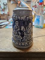 Bierkrug Zinndeckel Keramik blau mit Zinn relief  (T1)