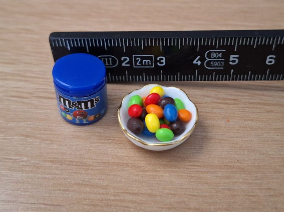 Case e mobili per bambole: Puppenhaus M&Ms Schale – Nuovo (secondo la descrizione) da Zürich venduto da HandmadeTinyFood 1