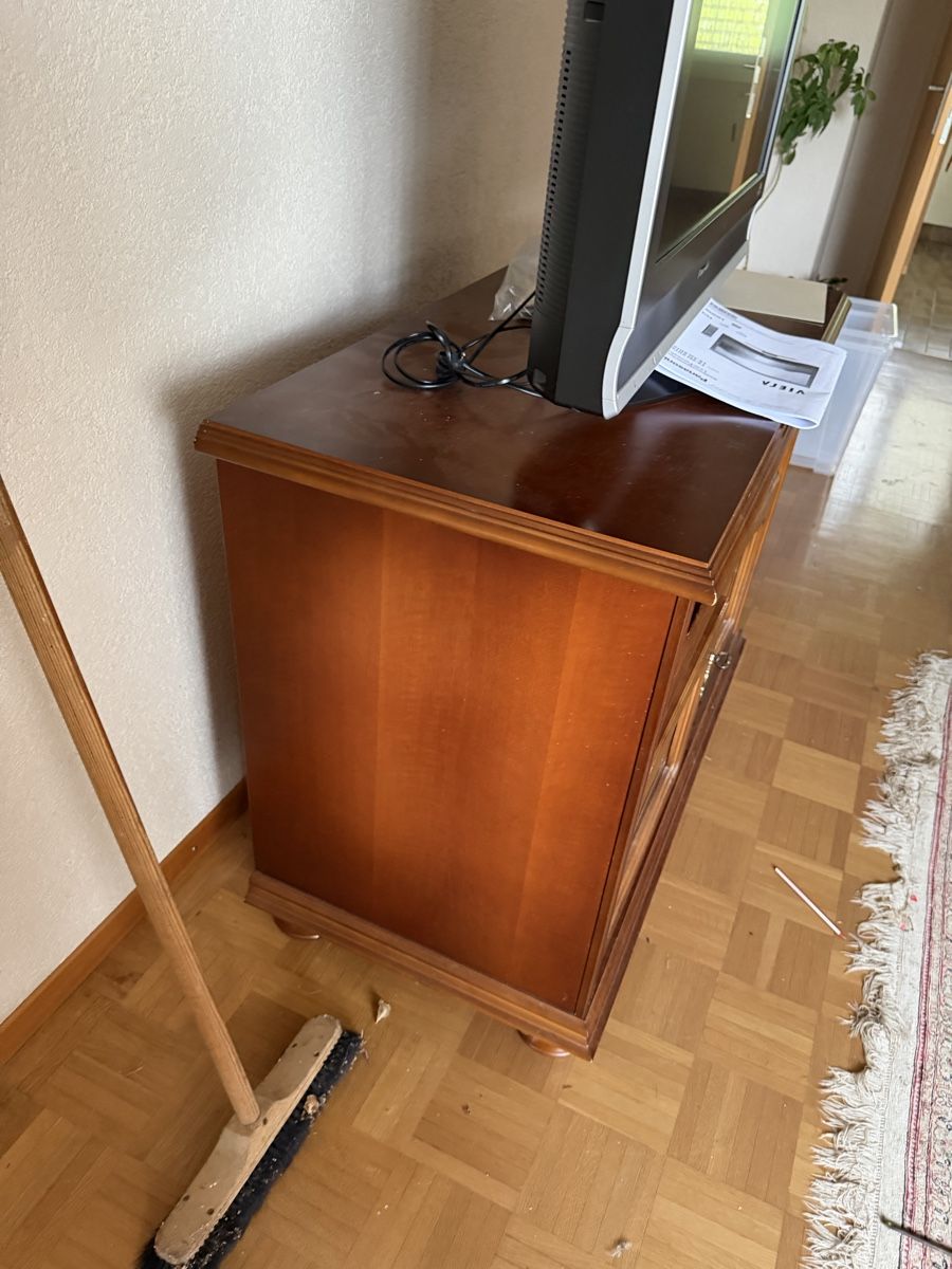 Mobili TV: Antikes TV-Möbel Holz massiv ca.100cm breit – Usato da Grünen venduto da Padoxen 3