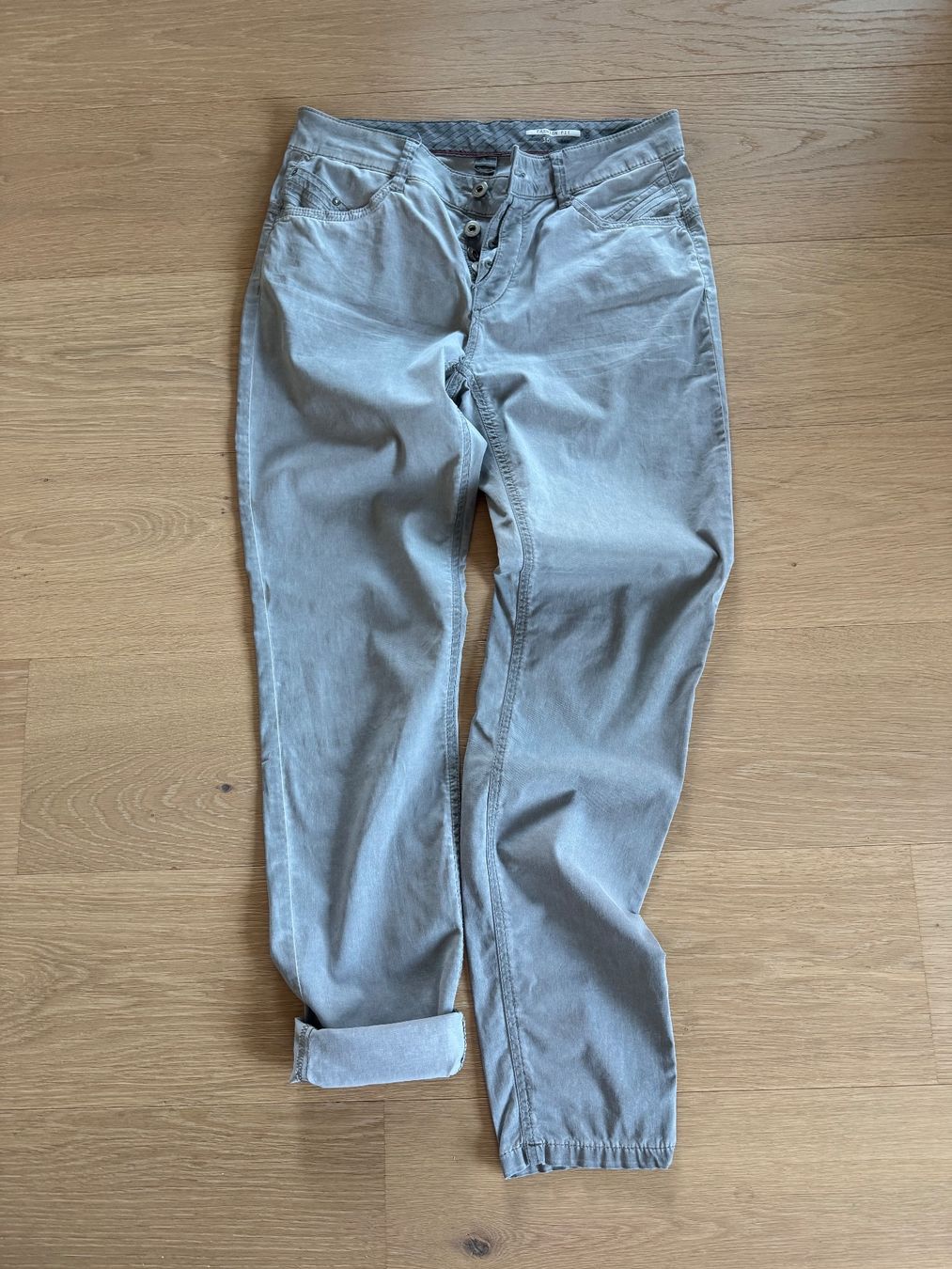 Esprit Pantaloni: Leichte Esprit Hose regular fit Gr. 36 grau – Usato da Liebefeld venduto da banli924