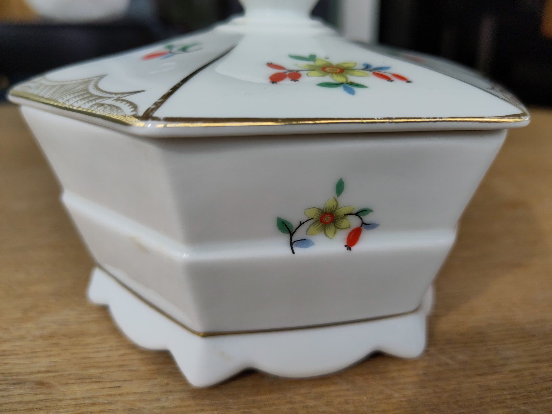 Tutte le decorazioni: Porzellan Dose – Usato da Balsthal venduto da oli74 1