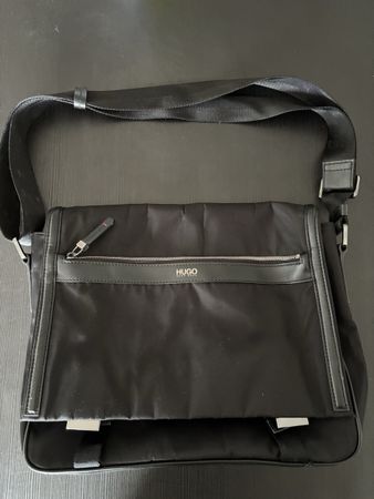 Umhängetasche HUGO BOSS schwarz Nylon Leder guter Zustand