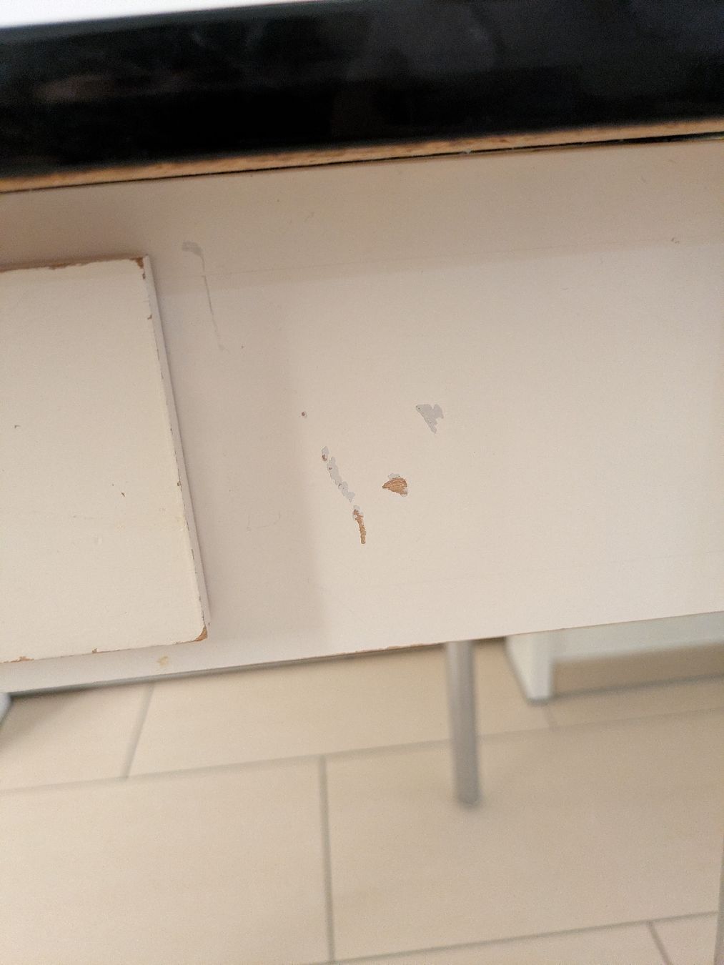 Tavoli: Vintage kitchen table red white metal legs  – Usato da Zürich venduto da rktst 5