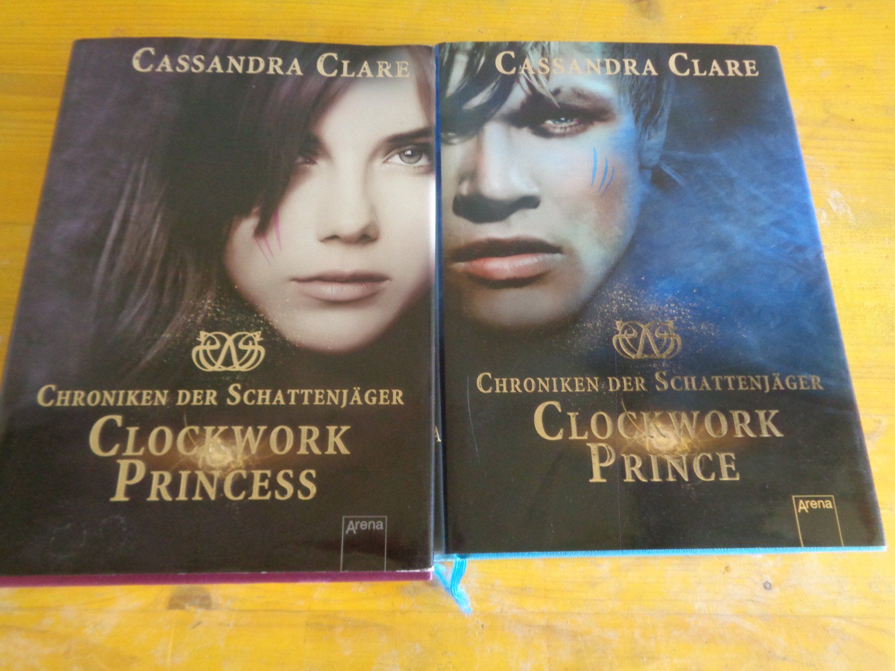 Libri: Chroniken der Schattenjäger - Clockwork 1+2, Top Zustand – Usato da Niederhasli venduto da Gamefreek1989