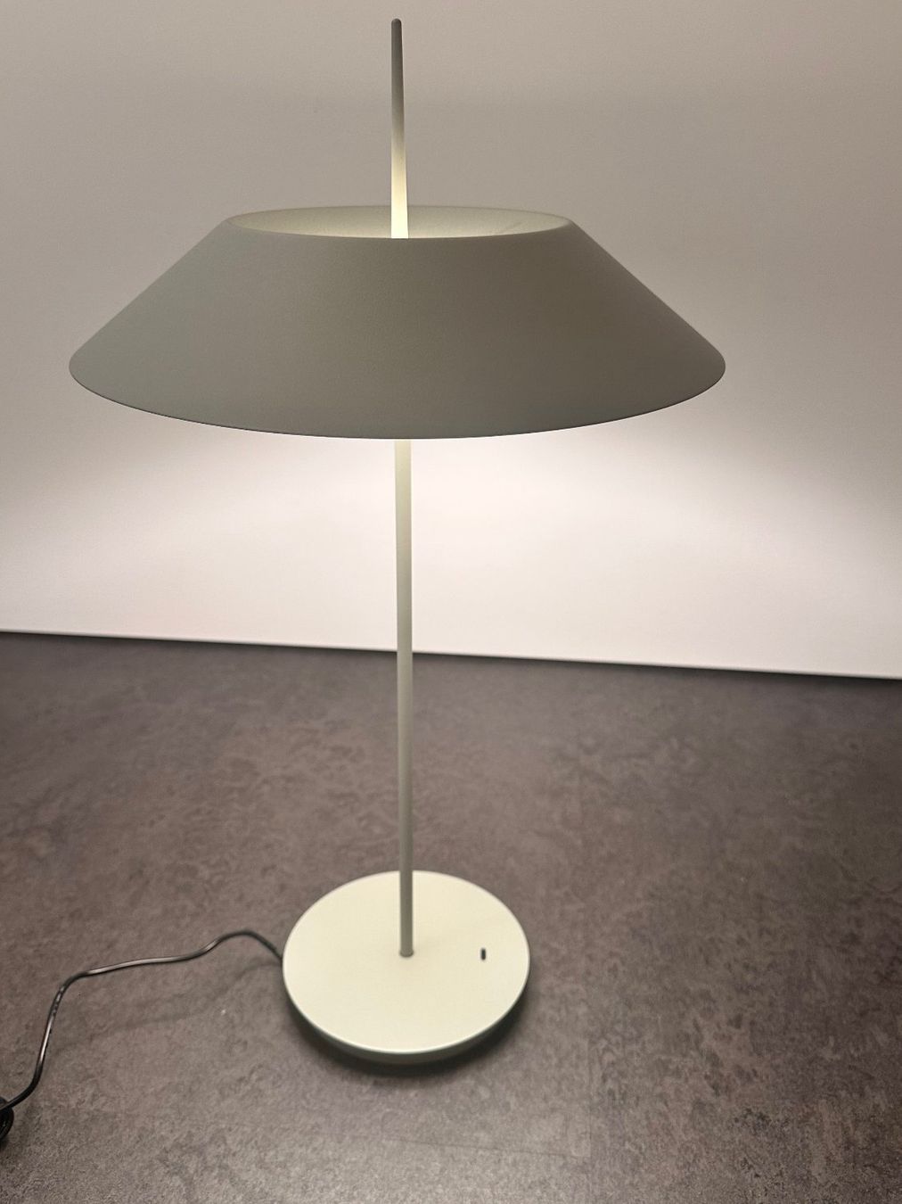 Lampadari & plafoniere: LED Tischleuchte Mayfair von VIBIA (touchless dimmbar) – Nuovo e nell'imballaggio originale da Suhr venduto da leuchtenshop