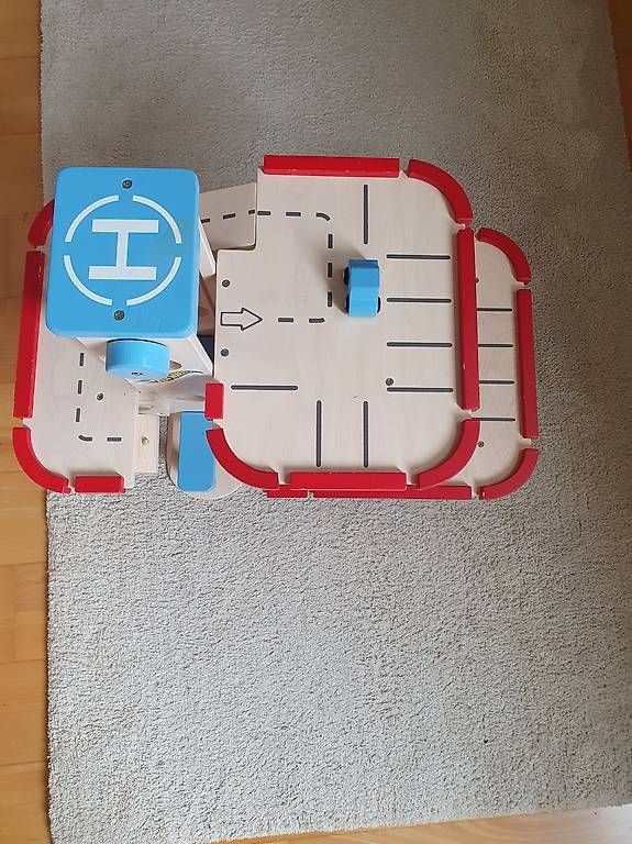 Giocattoli: Spielautogarage mit Lift – Usato da Thun venduto da elefe8 3