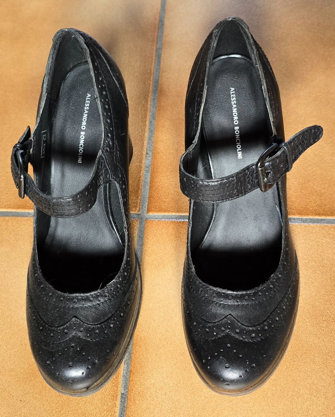 Damenschuhe: Chaussures à talons ALESSANDRO BONCIOLINI pt. 41 – Gebraucht aus Clarens von ato_d8ph