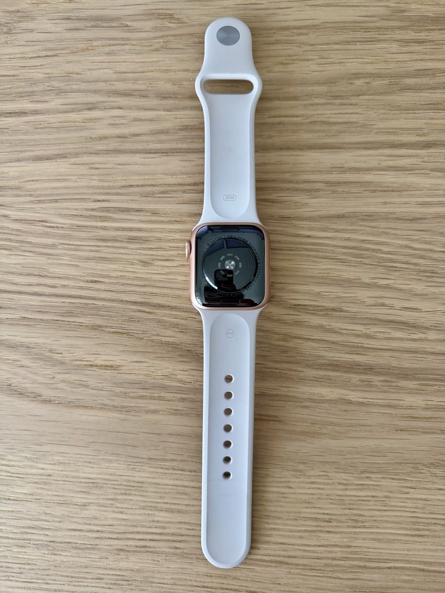 Apple Smartwatch: Apple Watch SE 40mm Gold – D'occasion à Weisslingen par quarktasche 2
