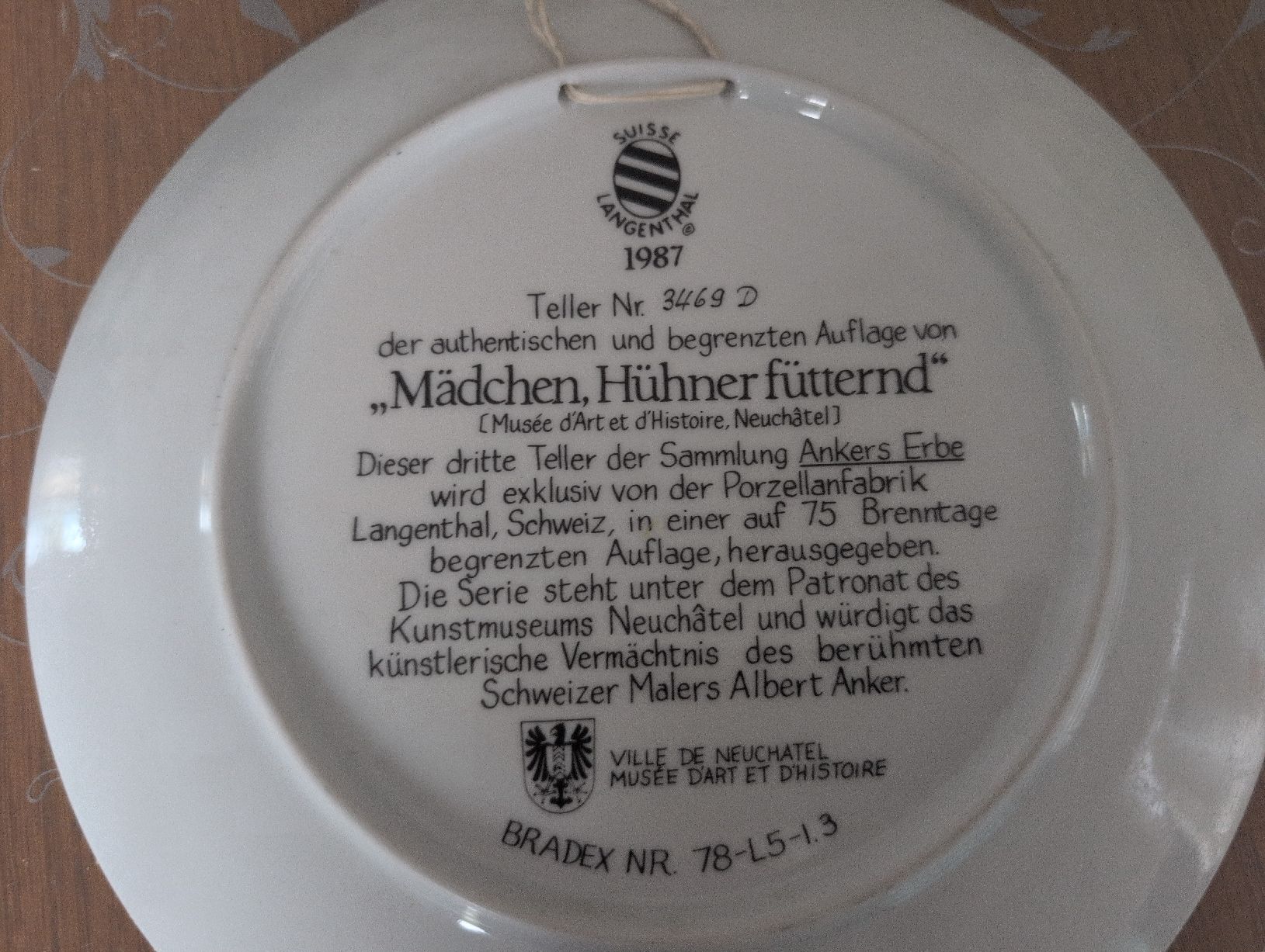 Tutte le decorazioni: Assiette décorative "Madchen Huhner futternd" – Usato da CORMINBOEUF venduto da savaja 1