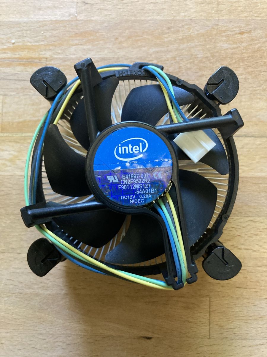 Intel PC: INTEL CPU-Kühler plus Ventilator – Usato da Zürich venduto da wilden