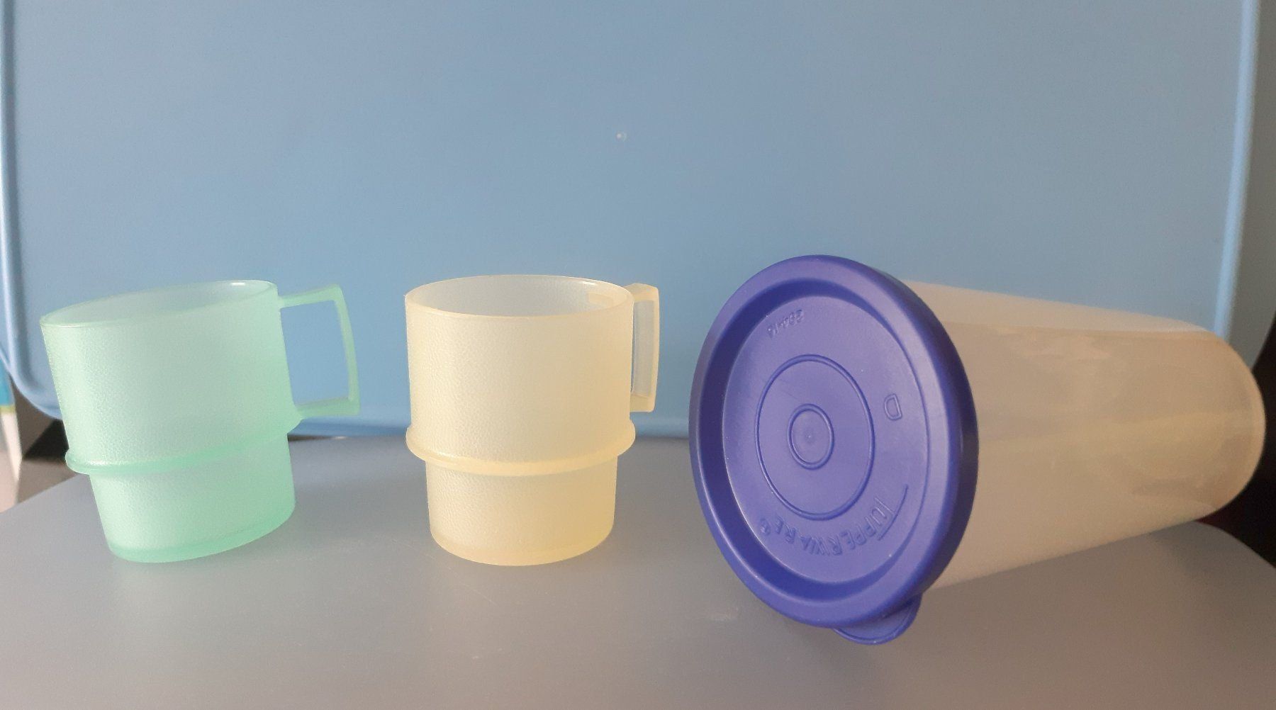 Tupperware Contenitori & Simili: 3 Tupperware Becher + Deckel + 2 kleine Tassen – Nuovo (secondo la descrizione) da Arch venduto da Drosselbart 4