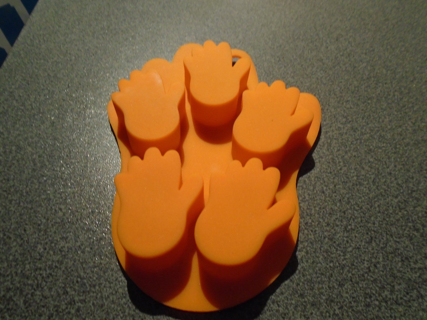 Backformen: Silikon Form Hände, orange – Neu und originalverpackt aus Zürich von abraxas1291 1