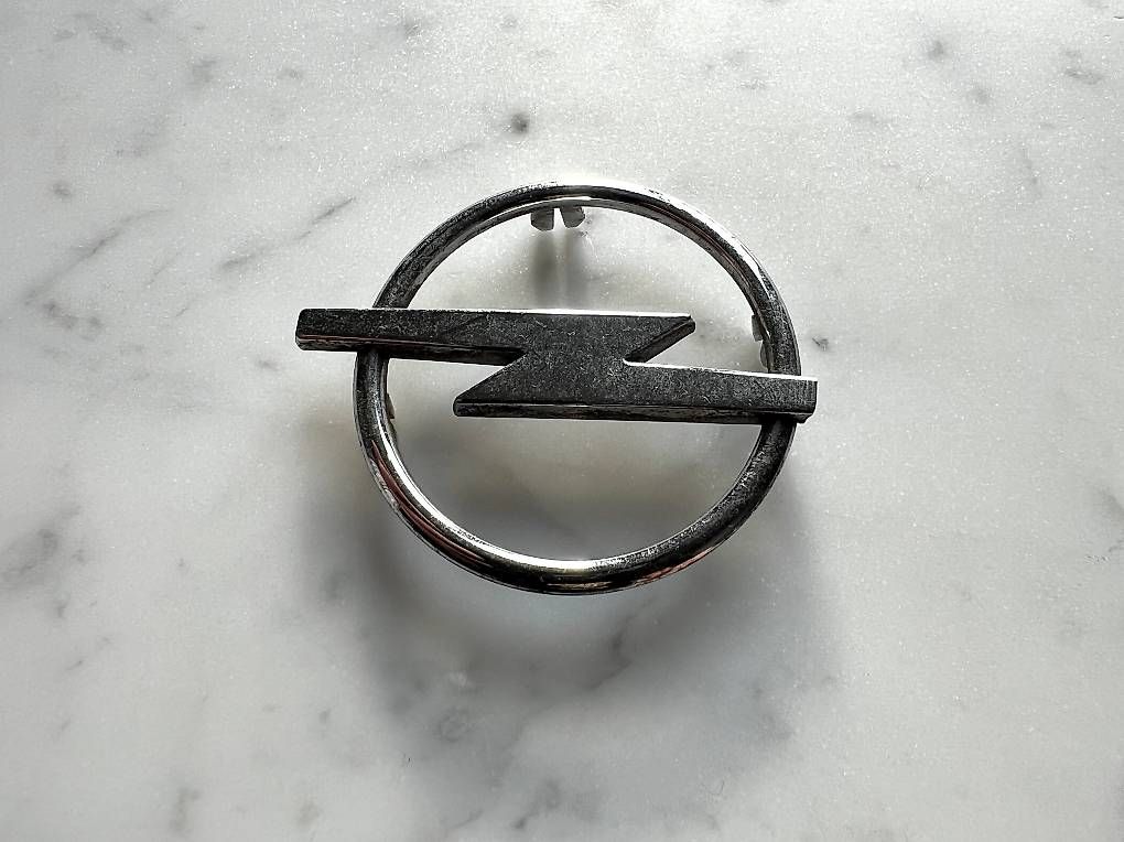 Tutti pezzi di ricambio auto: Original Vintage Opel Emblem – Usato da Biel/Bienne venduto da lef_2jnx 1