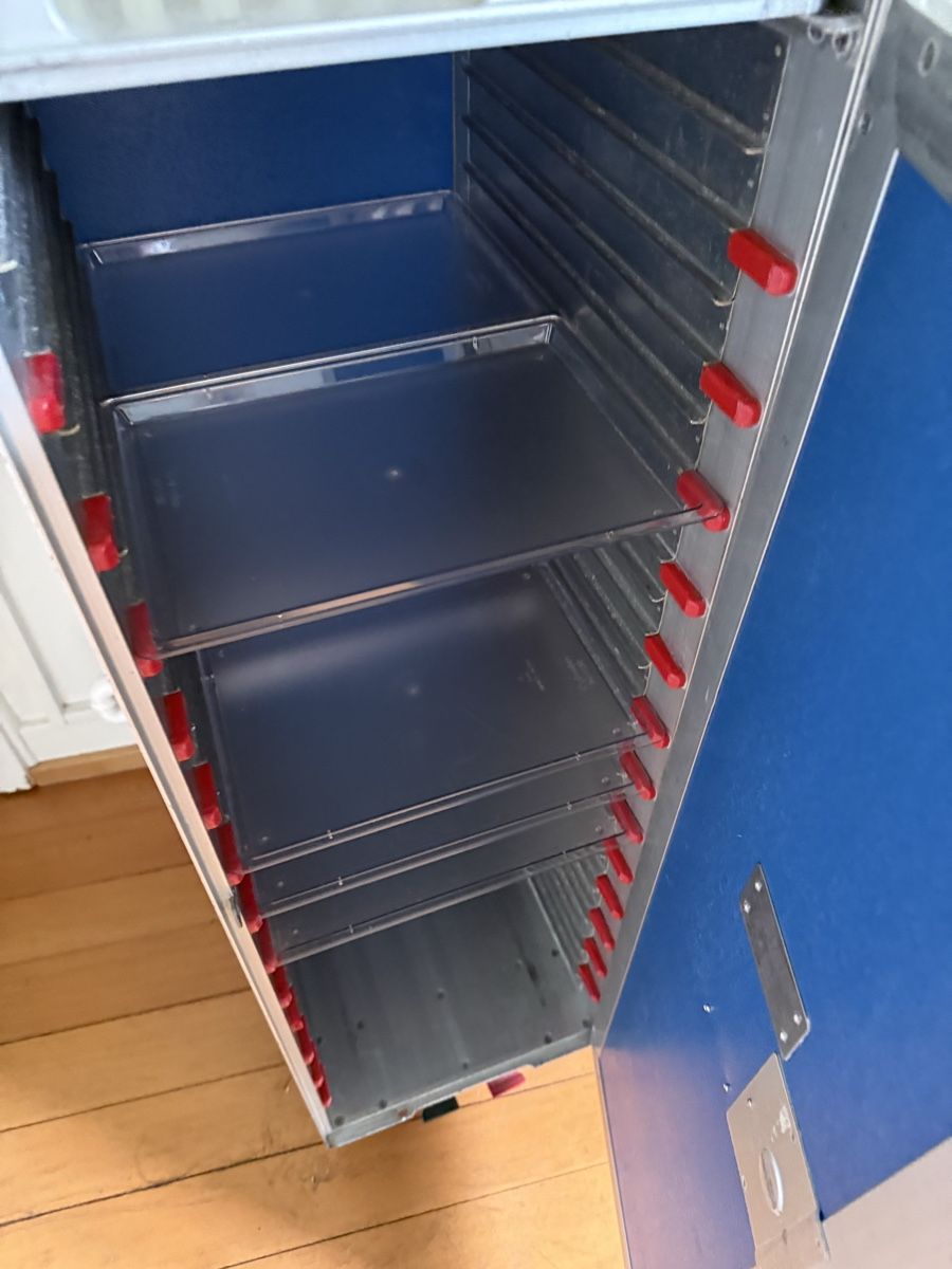 Altro in Aeronautica: Gebrauchter Flugzeugtrolley, Trolley, Flugzeugtrolli 49 – Nuovo (secondo la descrizione) da BASEL venduto da zum_schneugge 5