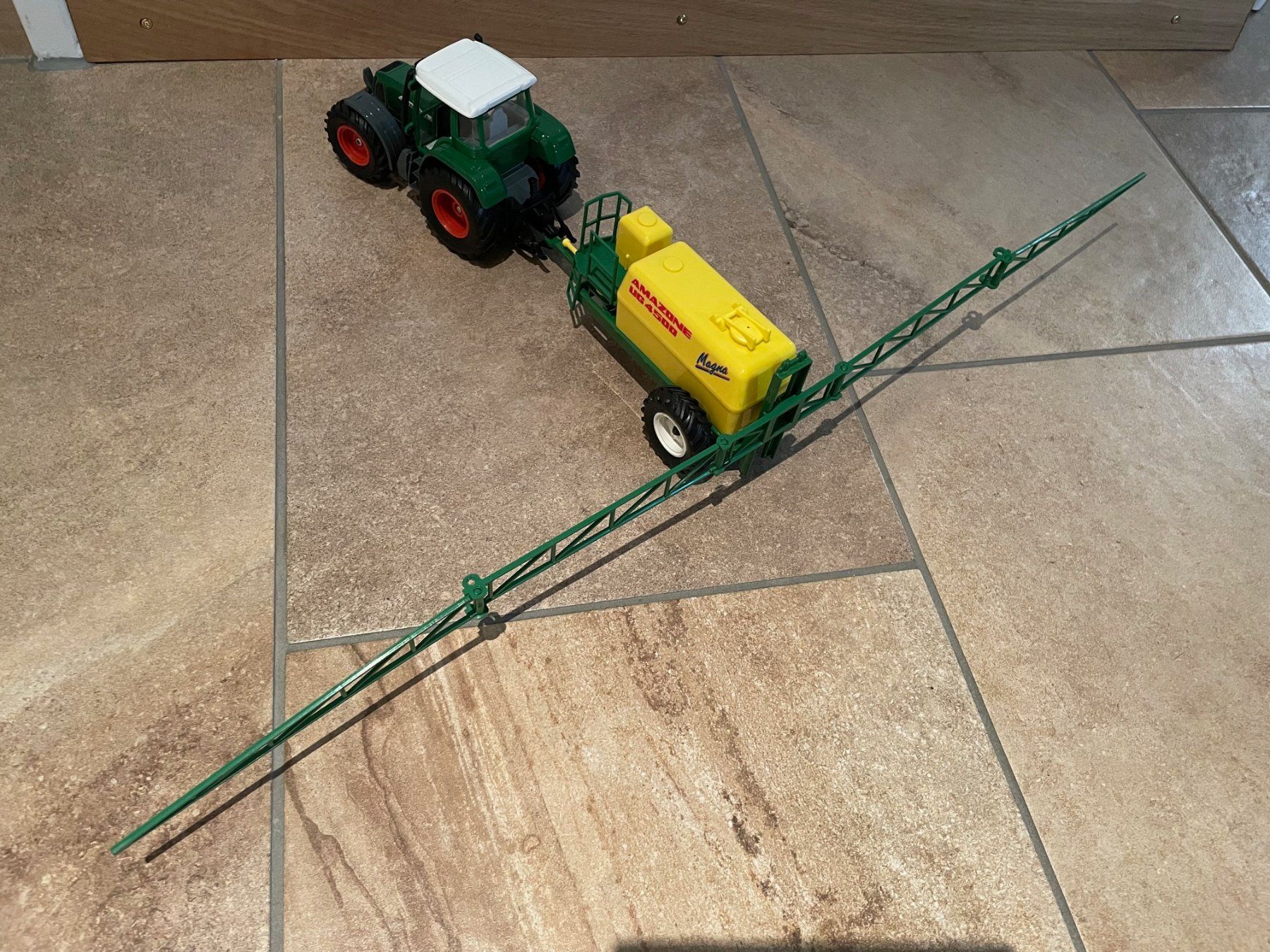 Fendt Traktoren: SIKU Fendt 716 mit Feldspritze – Neu und originalverpackt aus Kreuzlingen von Stefan1150 5