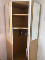 Eckschrank mit Spiegel