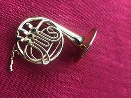 Miniatur Frenchhorn aus hochwertigem Metall – 4 cm lang