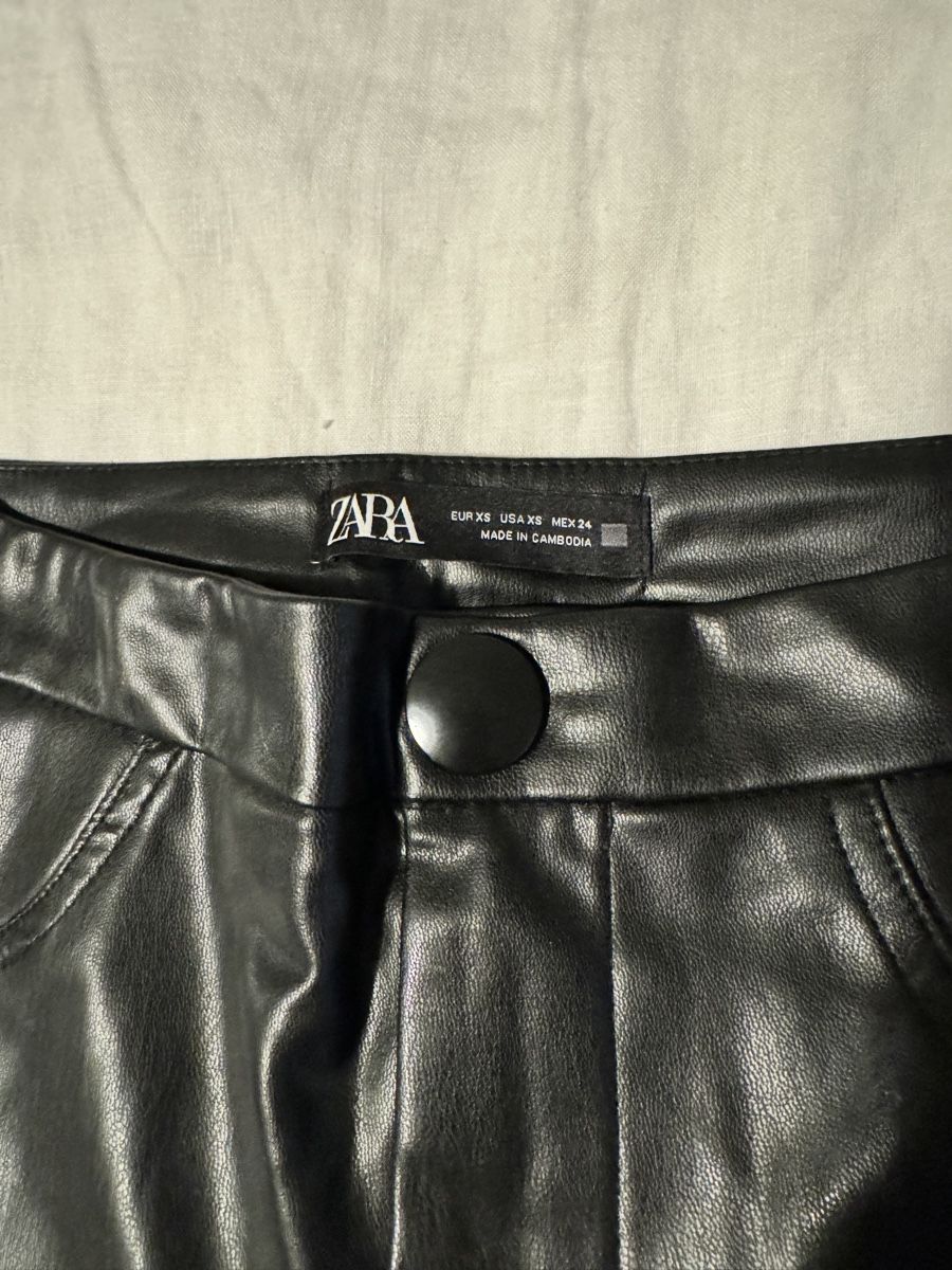 Zara Leggings: Faux Zara leather pants – Usato da Zürich venduto da Lovelyperfumes