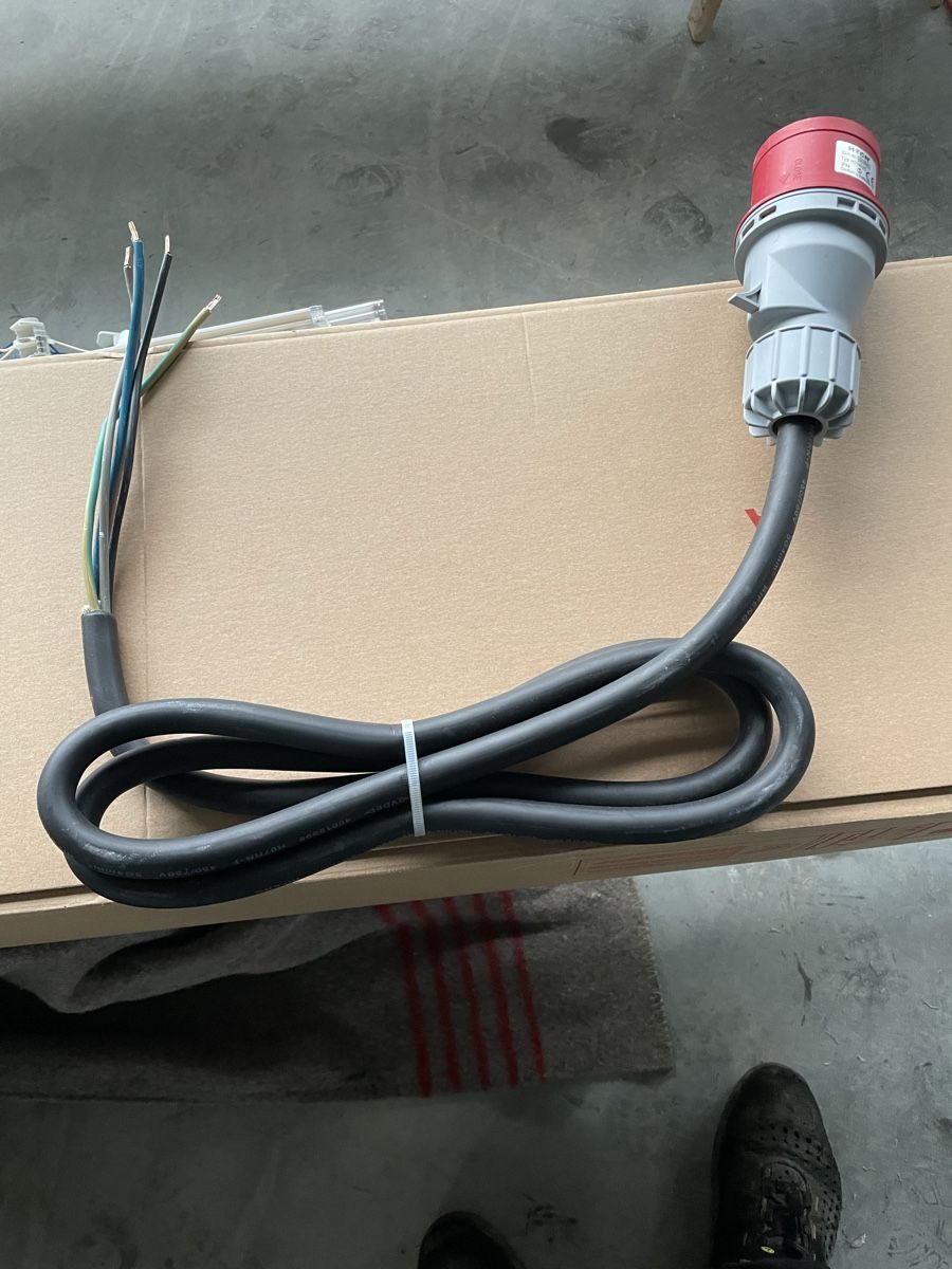 Spine: CEE S tecker mit kabel 32a  3 stuzk – Nuovo (secondo la descrizione) da Niederbipp venduto da Baca3 1