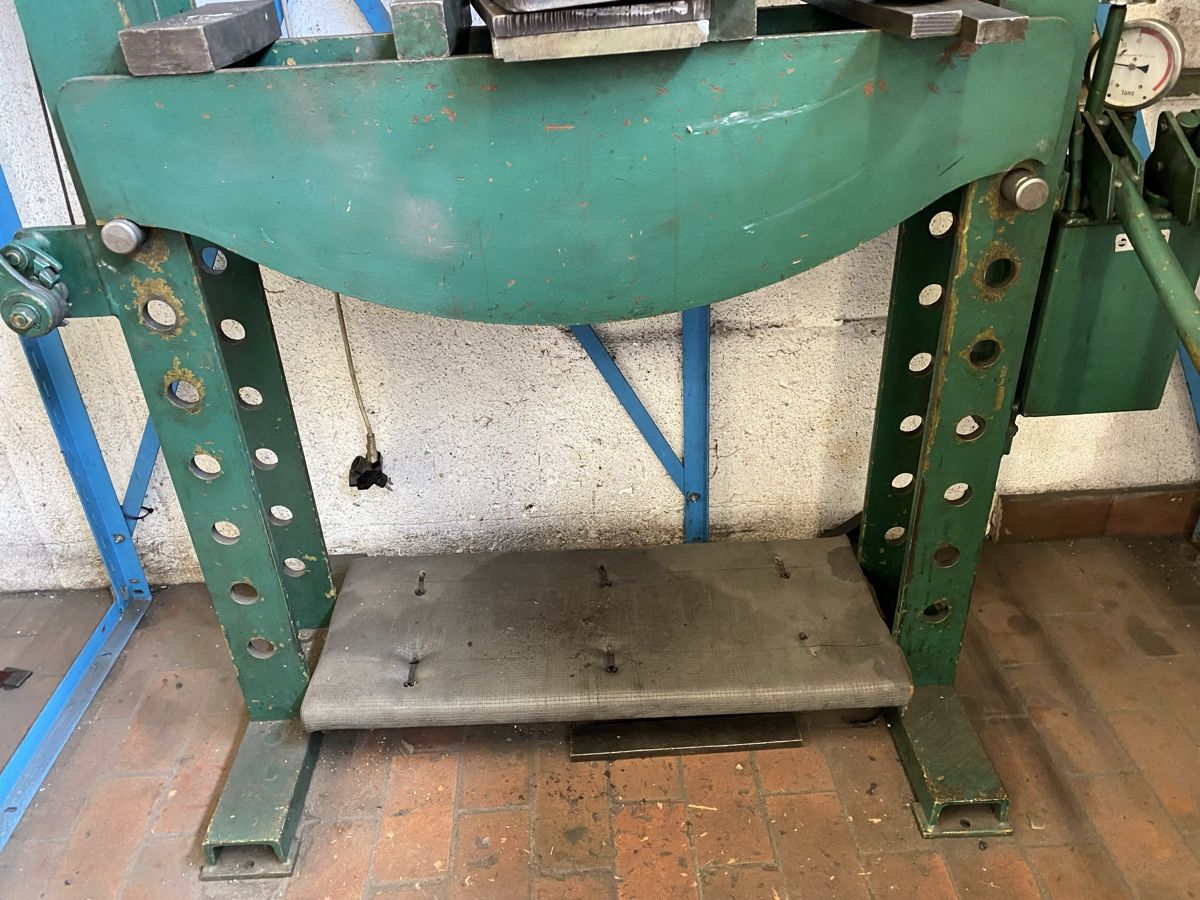 Toutes les machines: Hydraulische Presse  – D'occasion à Hägglingen par Karin0802 8