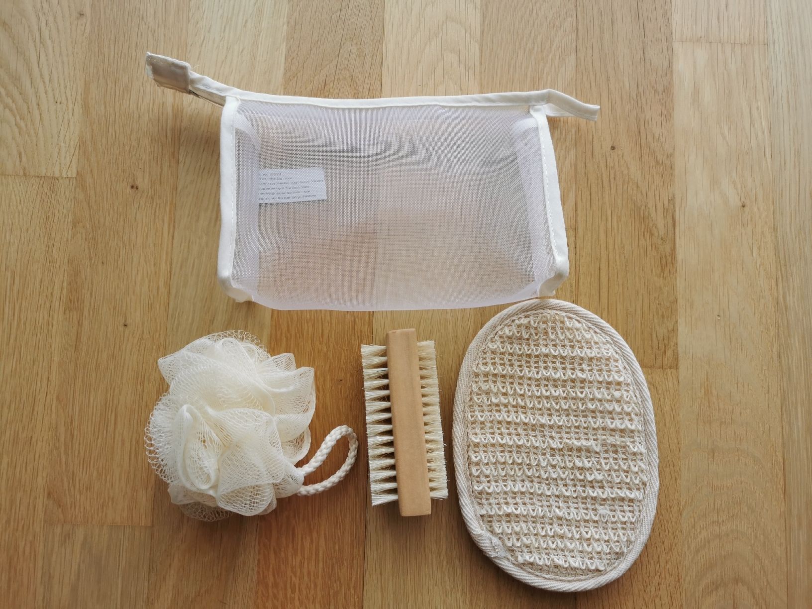Custodie per cosmetici: Wellness Necessaire mit Schwämmen & Bürste – Nuovo e nell'imballaggio originale da Ostermundigen venduto da AlwaysHaveFun90