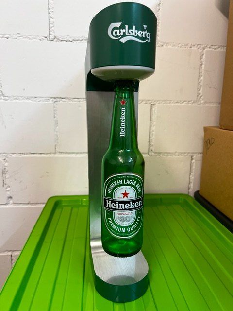 Alle Dekorationen: LED-Flaschenhalter mit Leuchtkopf | Bar-Deko – Neu und originalverpackt aus Bülach von Jaslec4