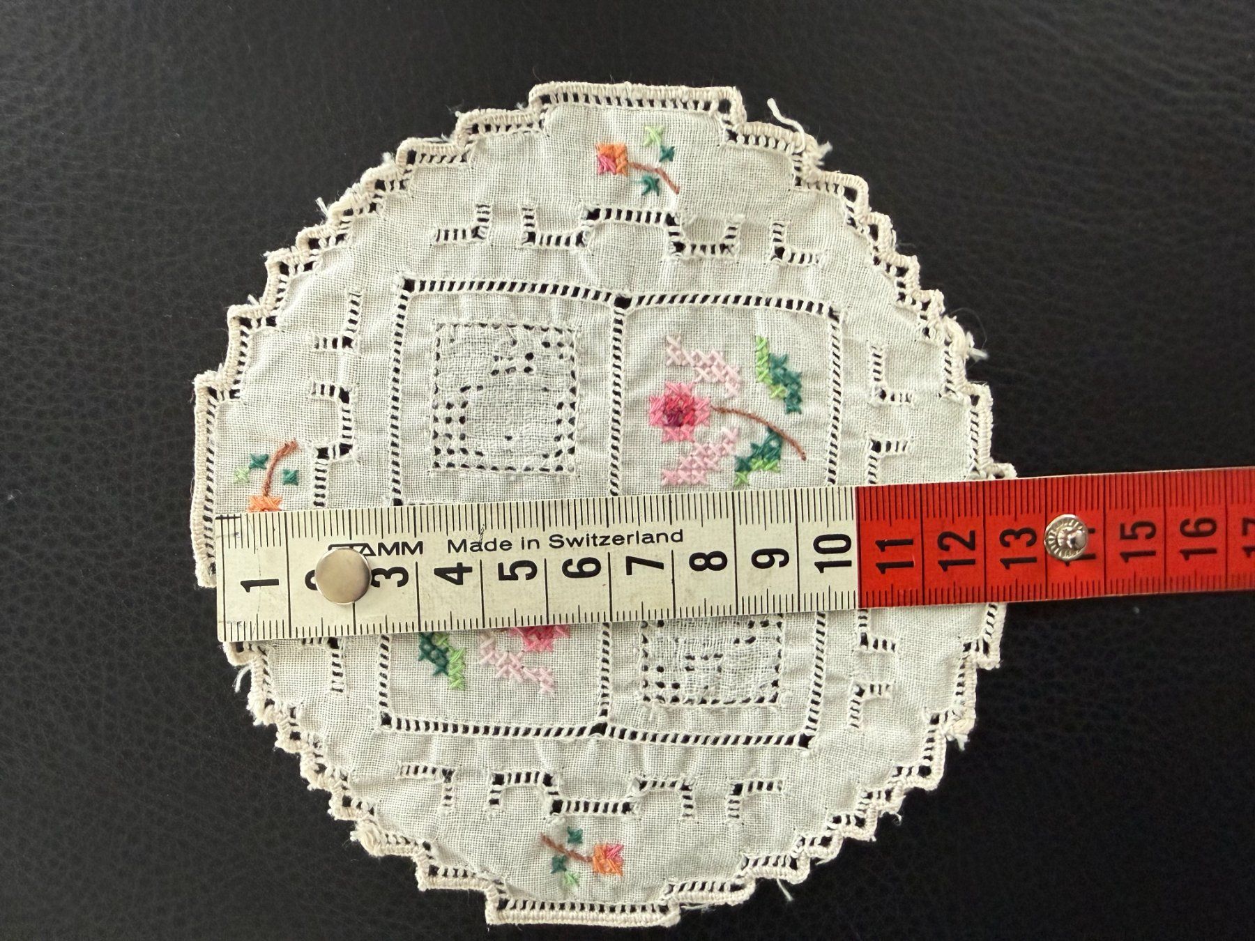Sottobicchieri: kleines  Deckchen  handgestickt  Untersetzer – Usato da Subingen venduto da ArtBead 3