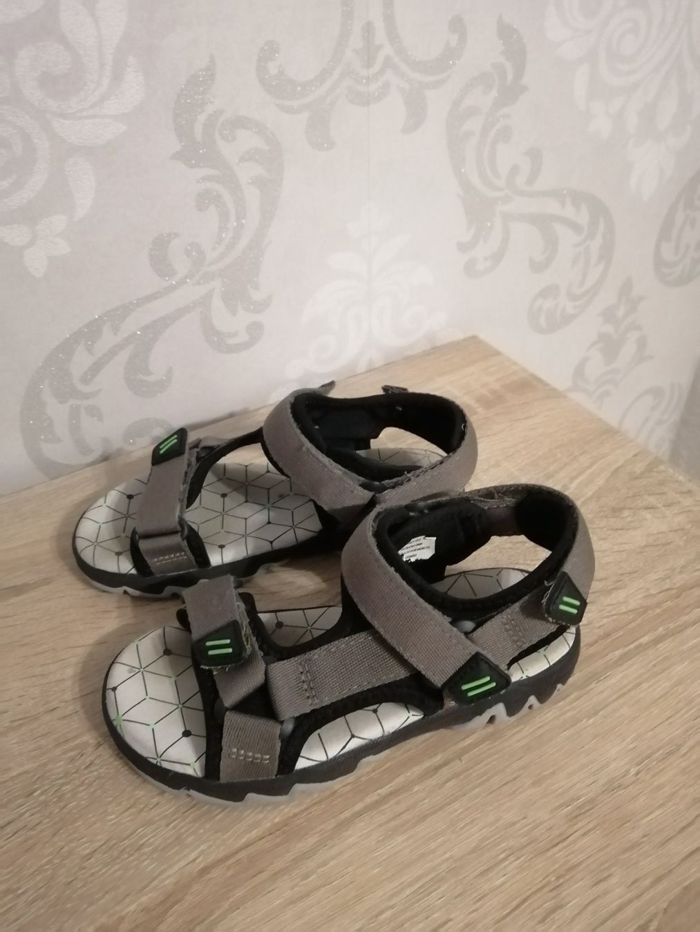 Scarpe per ragazzi: Kindersandalen Gr. 30 – Usato da Henau venduto da AXAA 1