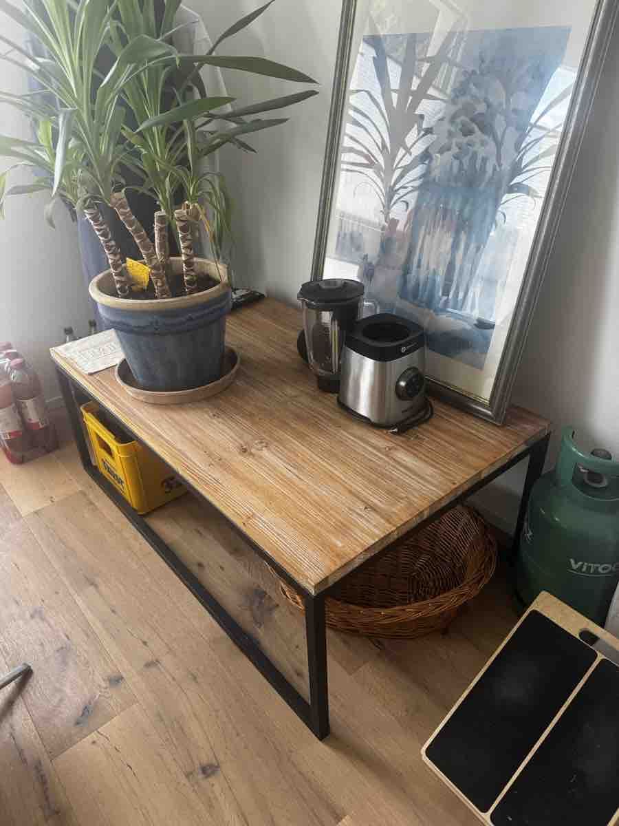 Tavoli: Couchtisch Holz braun quadratisch – Usato da Luzern venduto da Mariastella 1